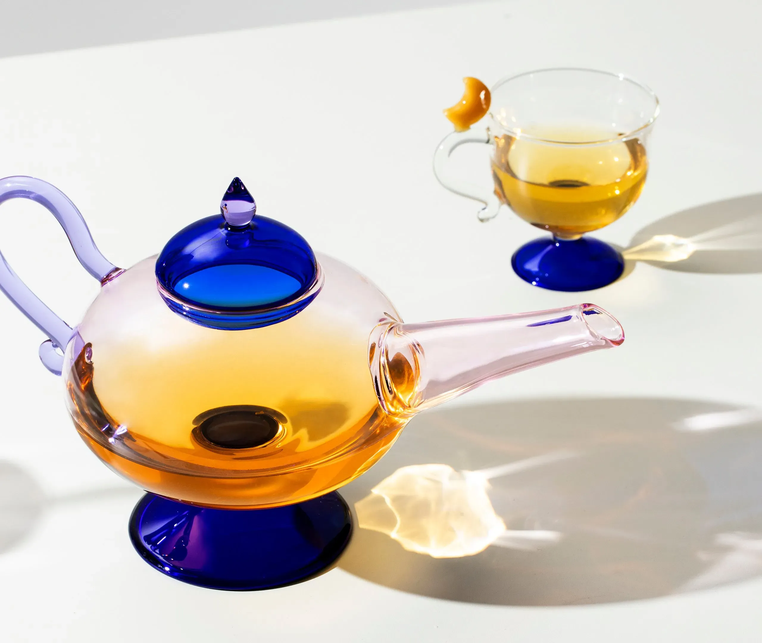 Curved Teapot with Long Spout - Pink, Glass