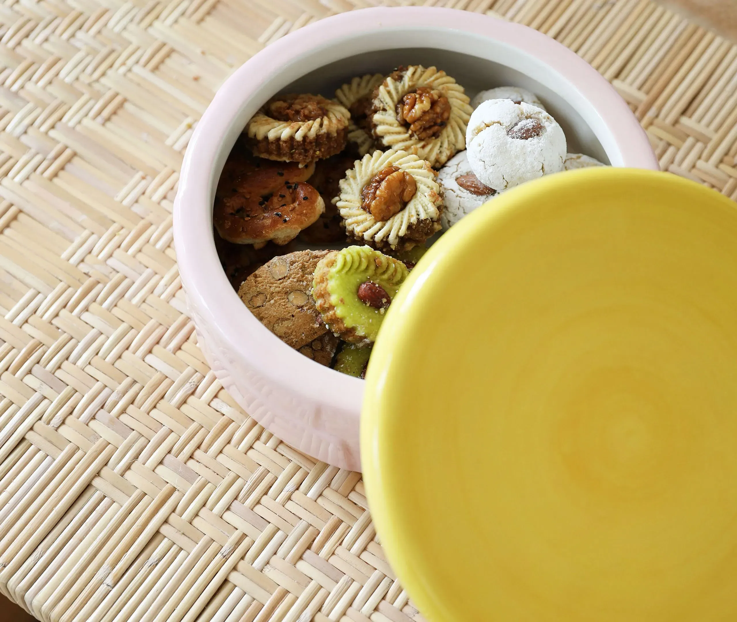 Flake Storage Jar with Lid - Multicolor, Dolomite