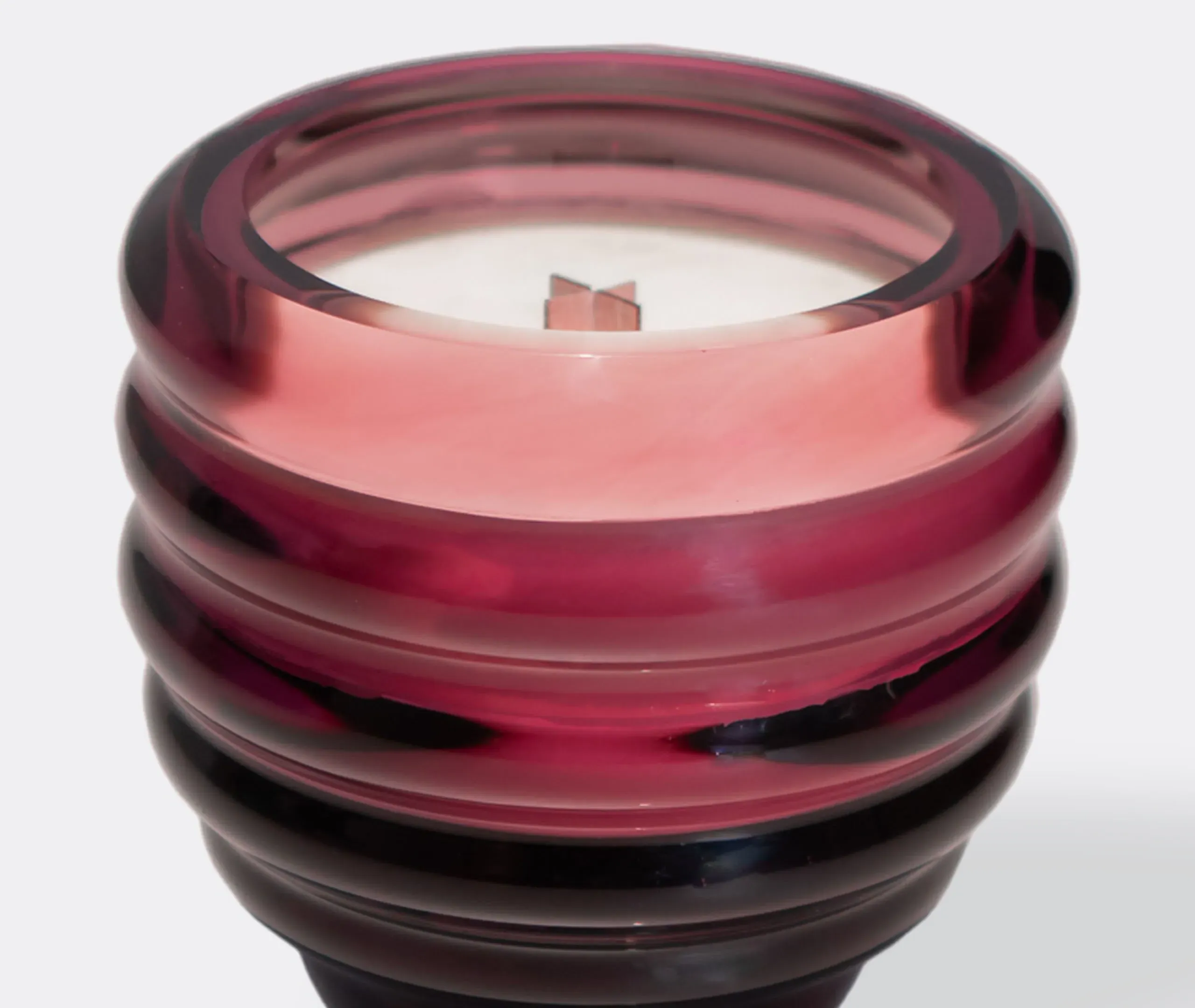 Scented Candle with Wooden Wick - Violet