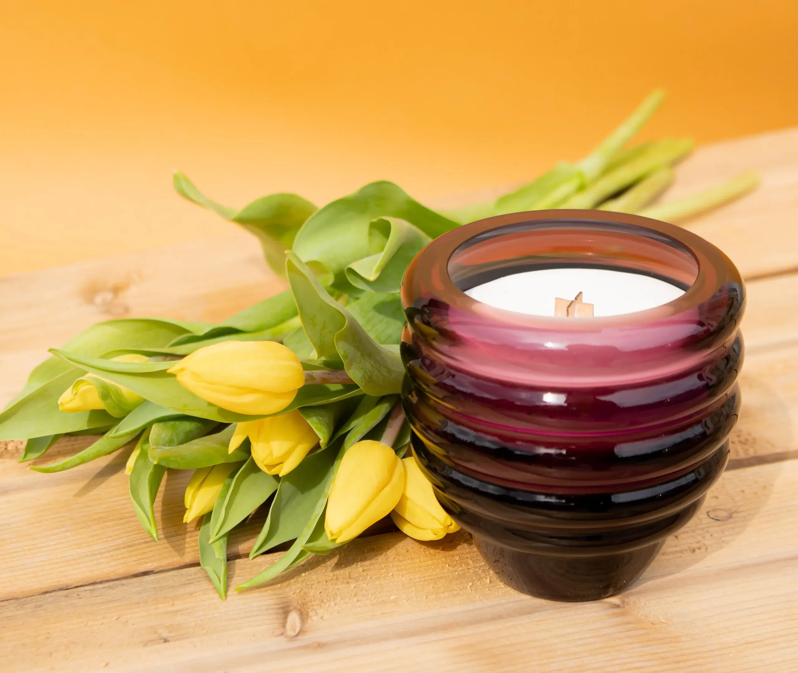 Scented Candle with Wooden Wick - Violet
