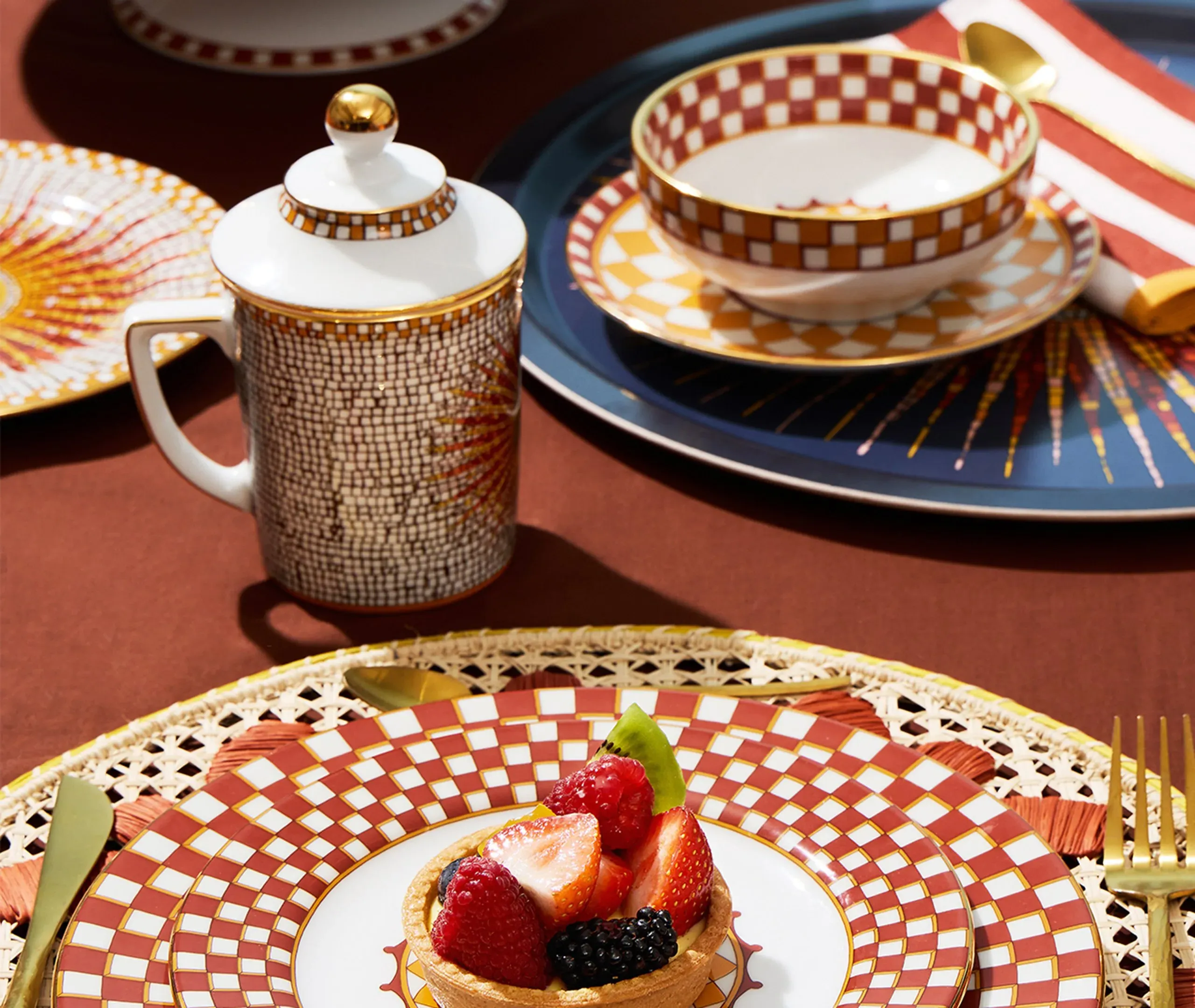 Lidded Mug with Gold Detail - Multicolor, Porcelain