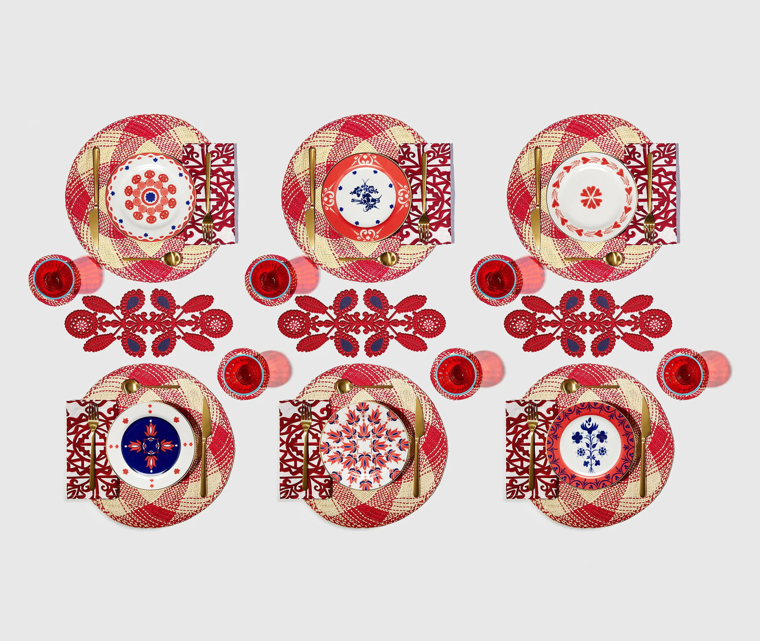 Set of 2 Dessert Plates with Bold Pattern - Red