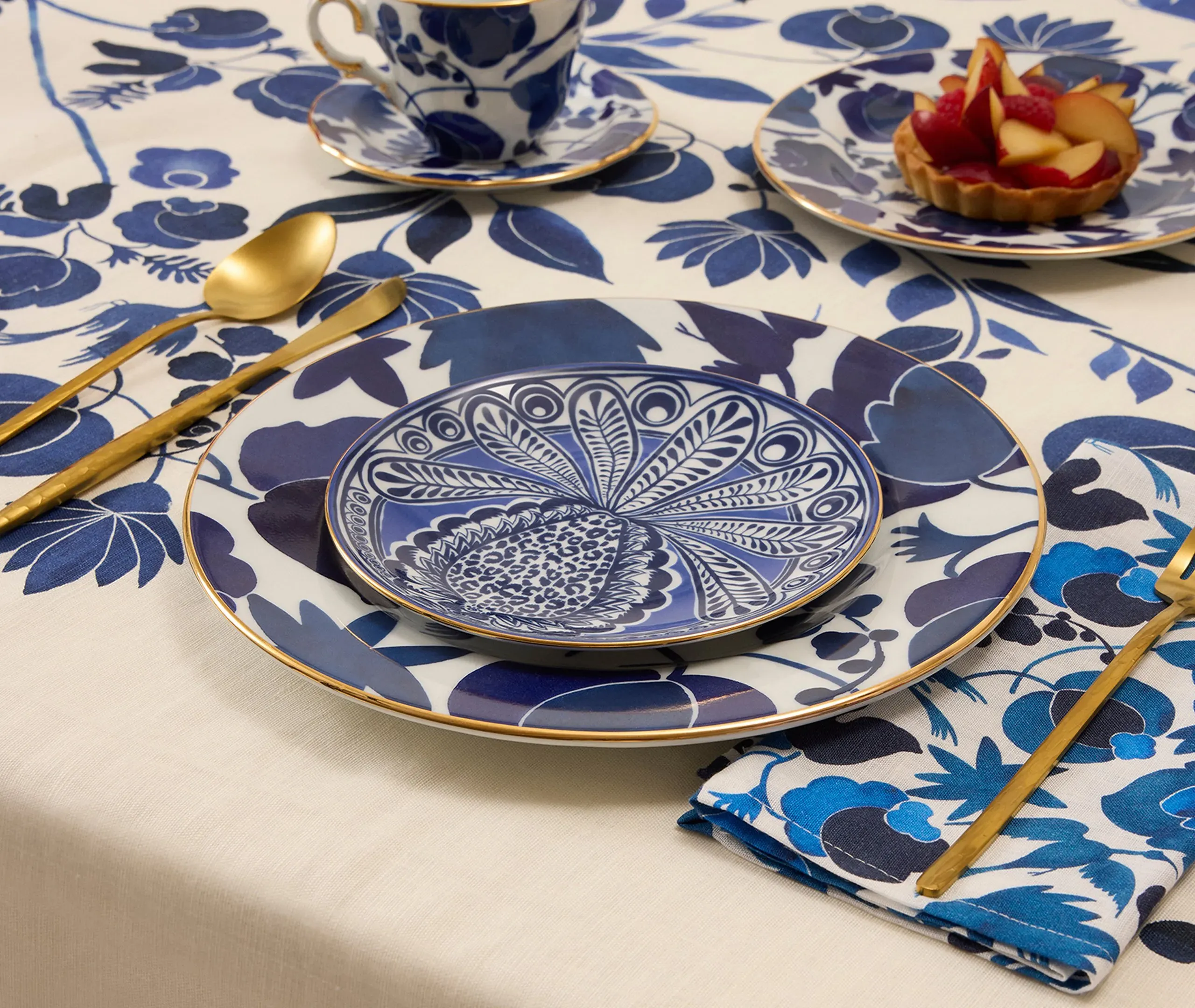 Set of 2 Side Plates with Gold Edging - Blue