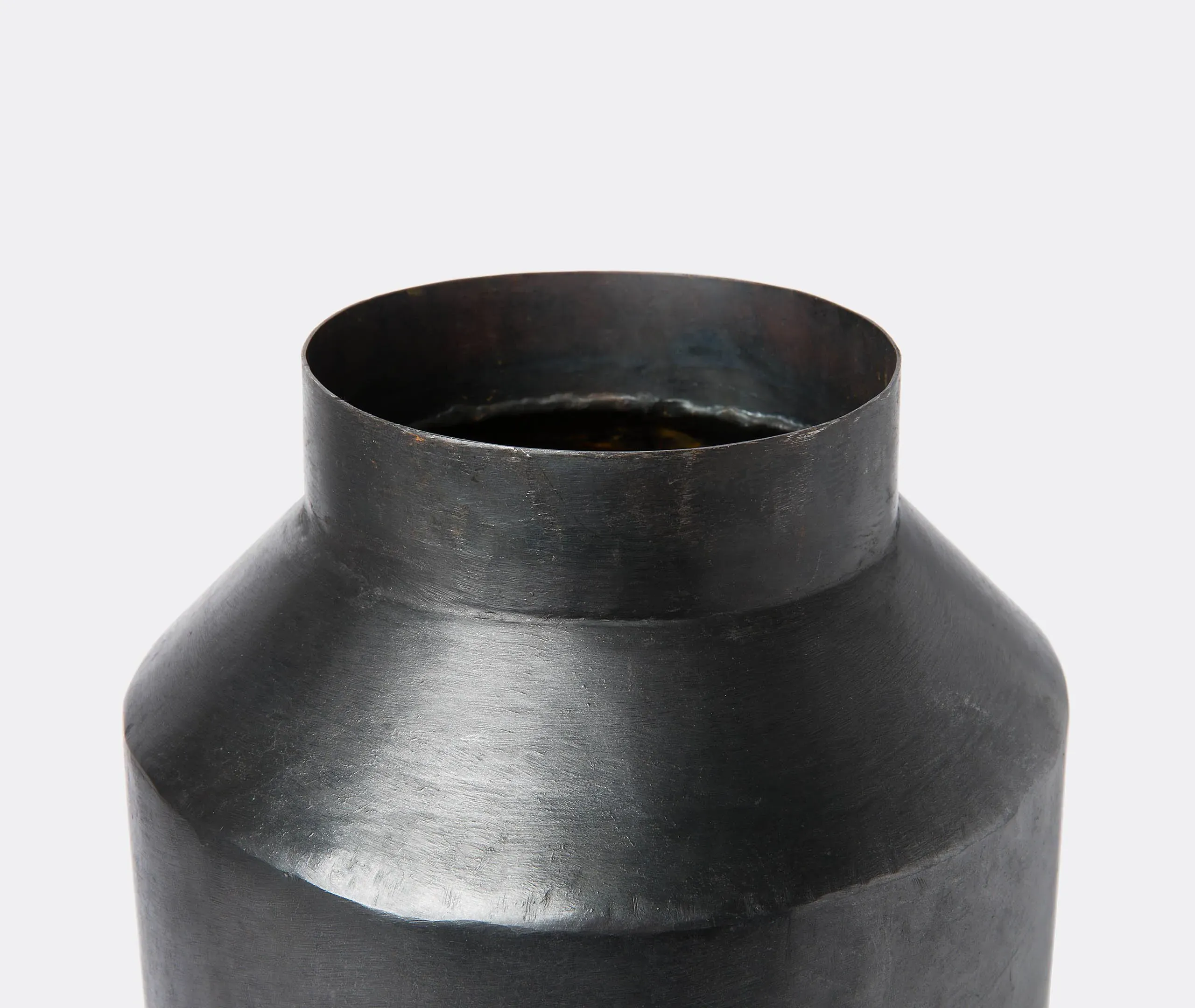 Grand Vase Hammered Finish - Black, Metal