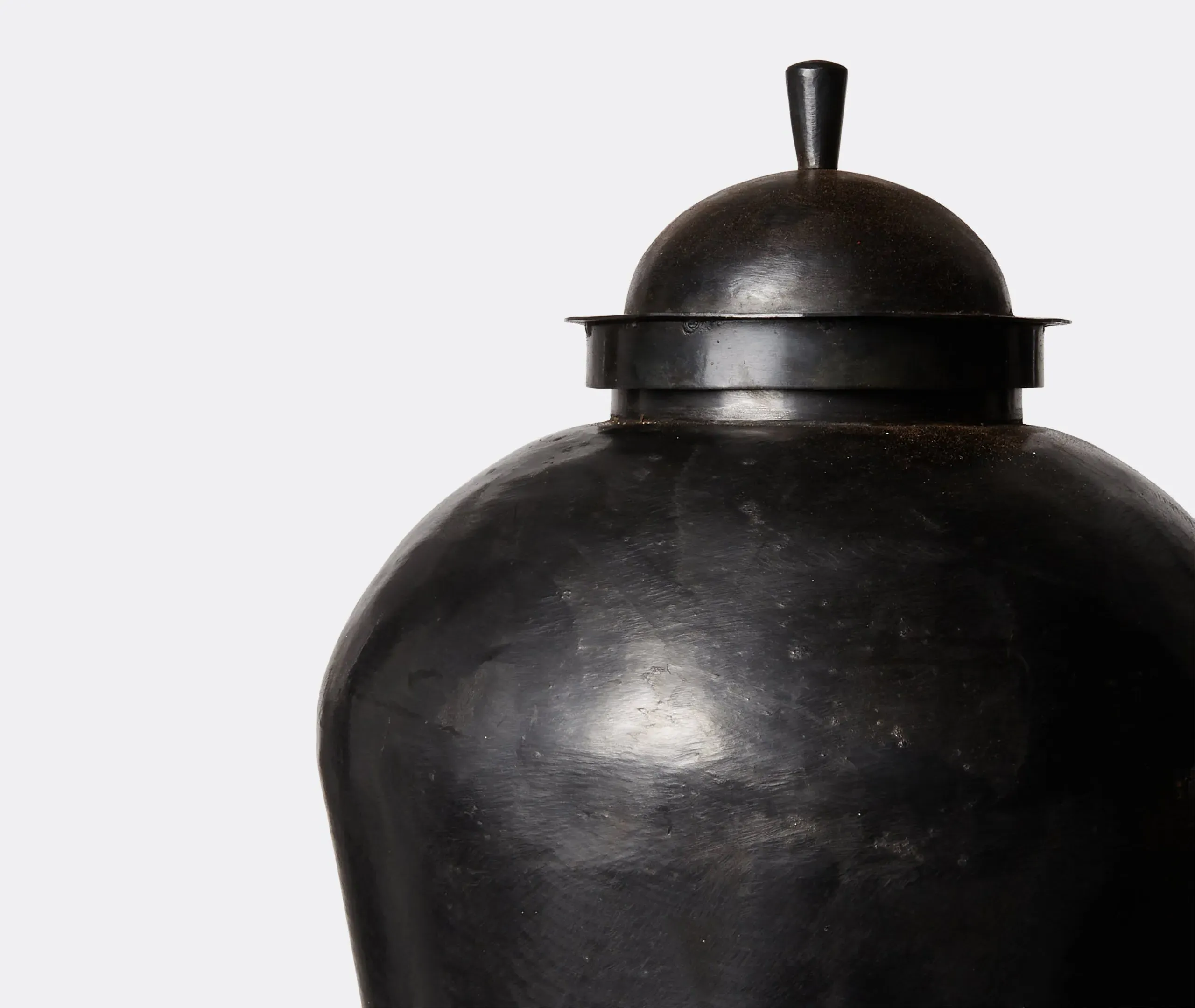 Medium Curved Vase with Lid - Black, Iron