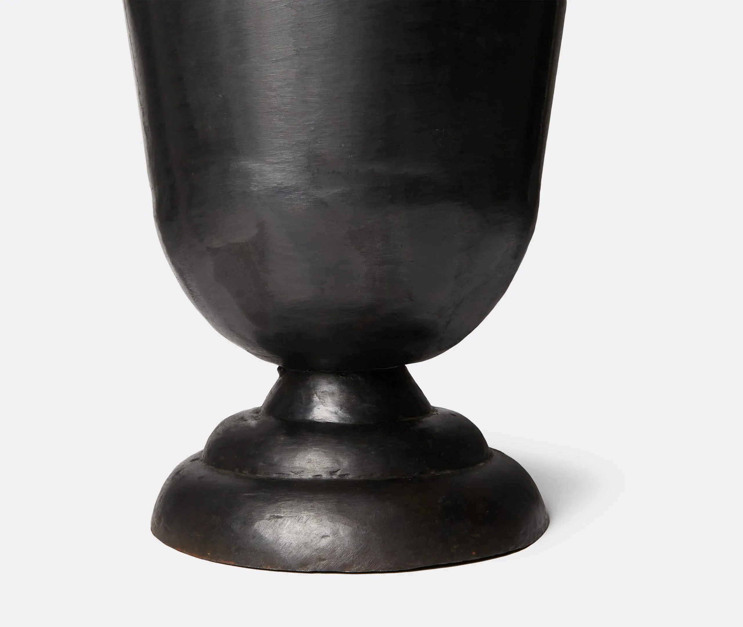 Medium Curved Vase with Lid - Black, Iron