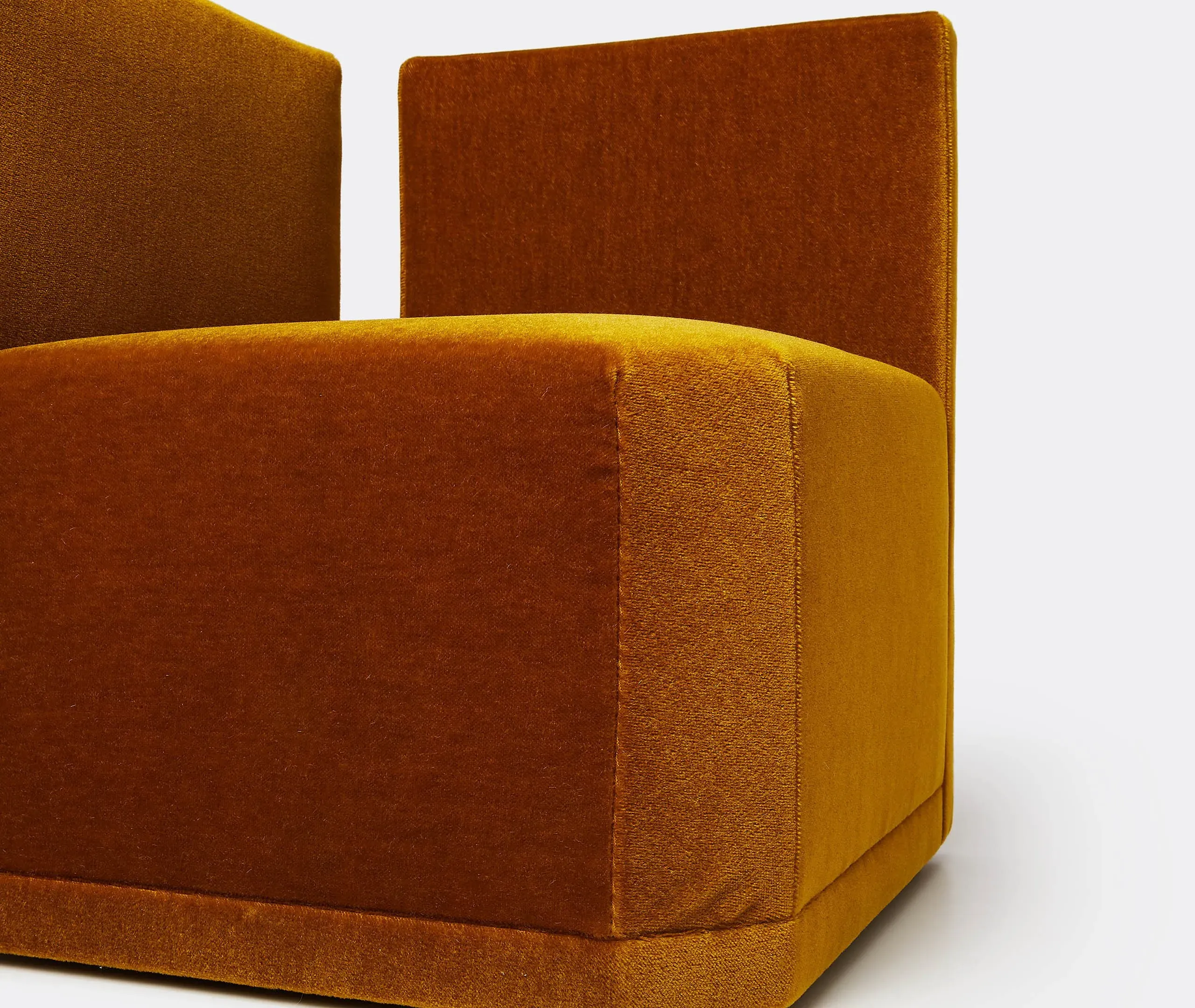 Cubed Chair Low Profile - Moutarde, Mohair Velvet