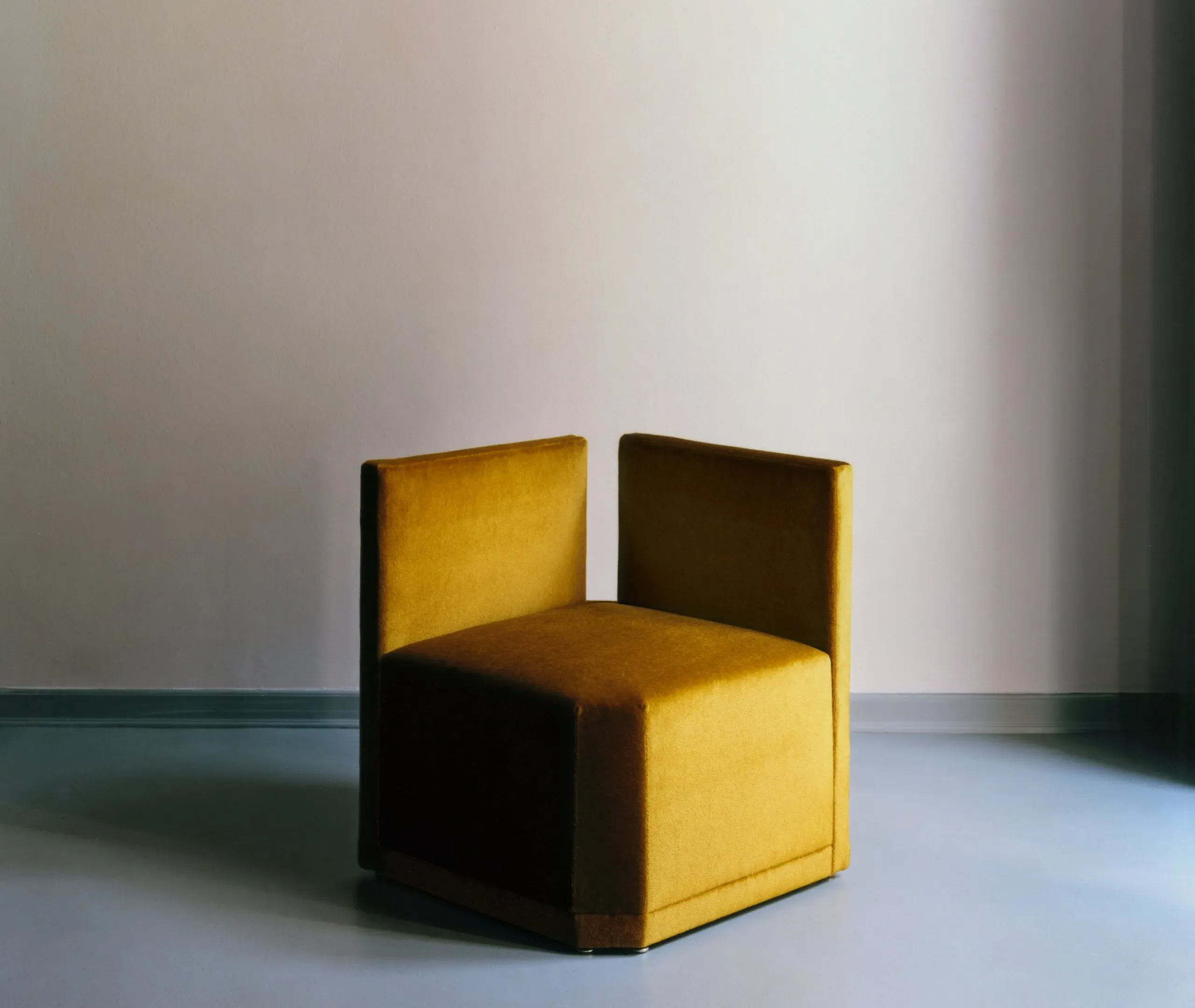 P4 Dudina Cube Chair - Moutarde, Mohair Velvet