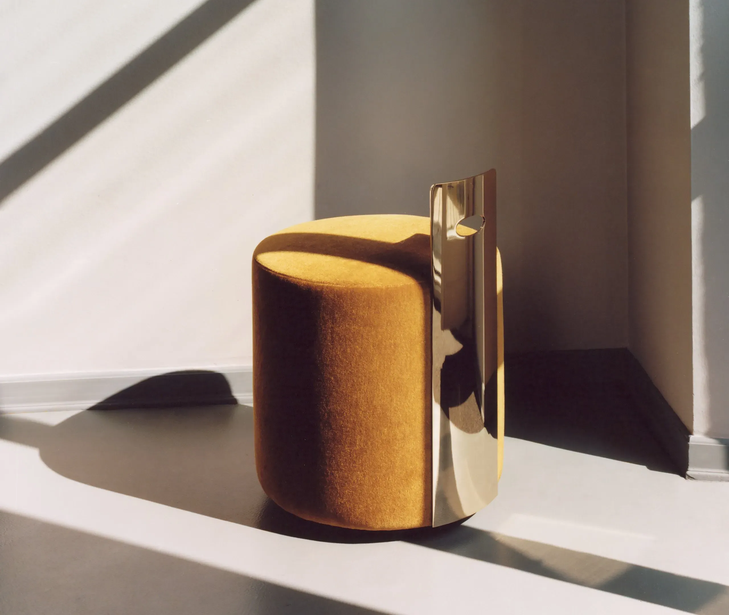 Round Pouf with Brass Frame - Mustard, Velvet