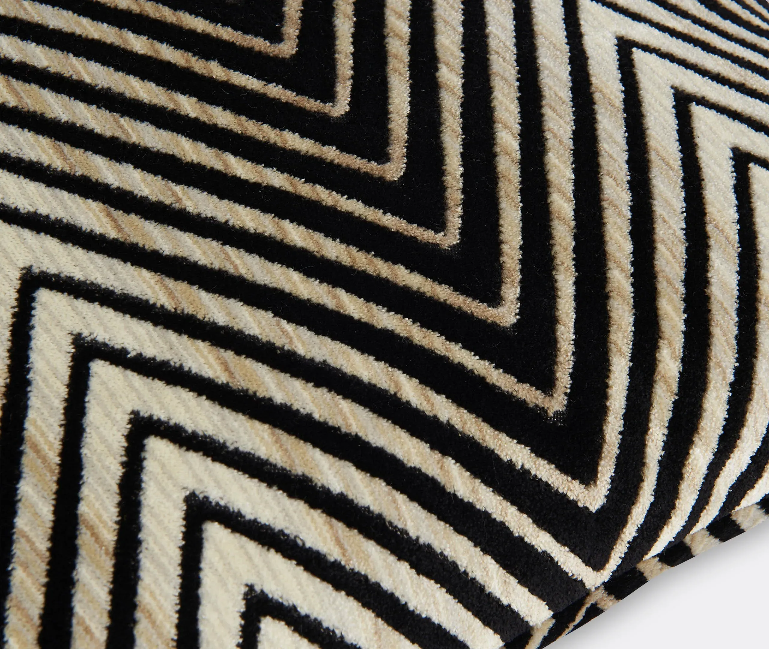 Small Cushion with Zigzag Print - Black