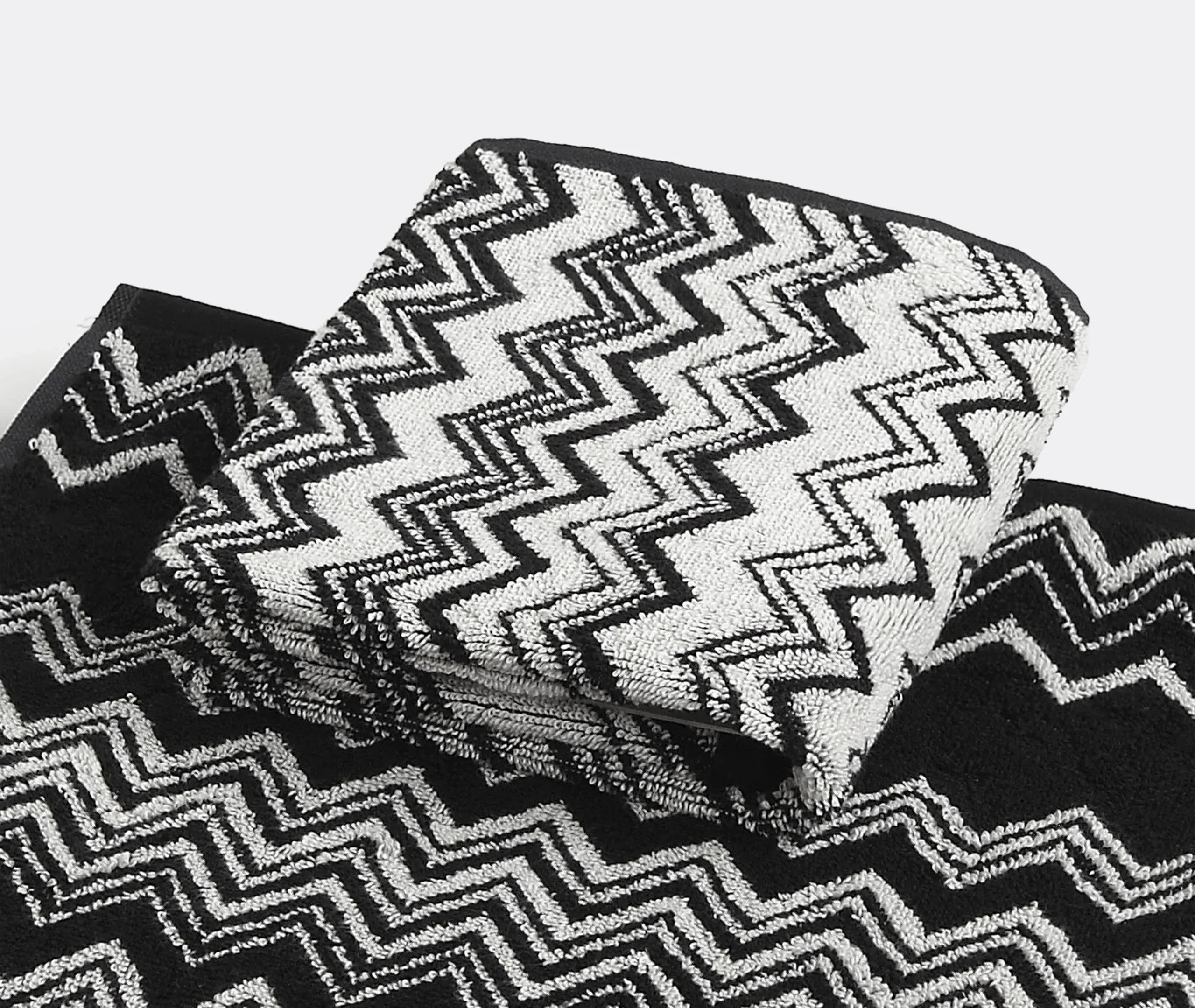 Towel Set with Zigzag Pattern - Black, Cotton