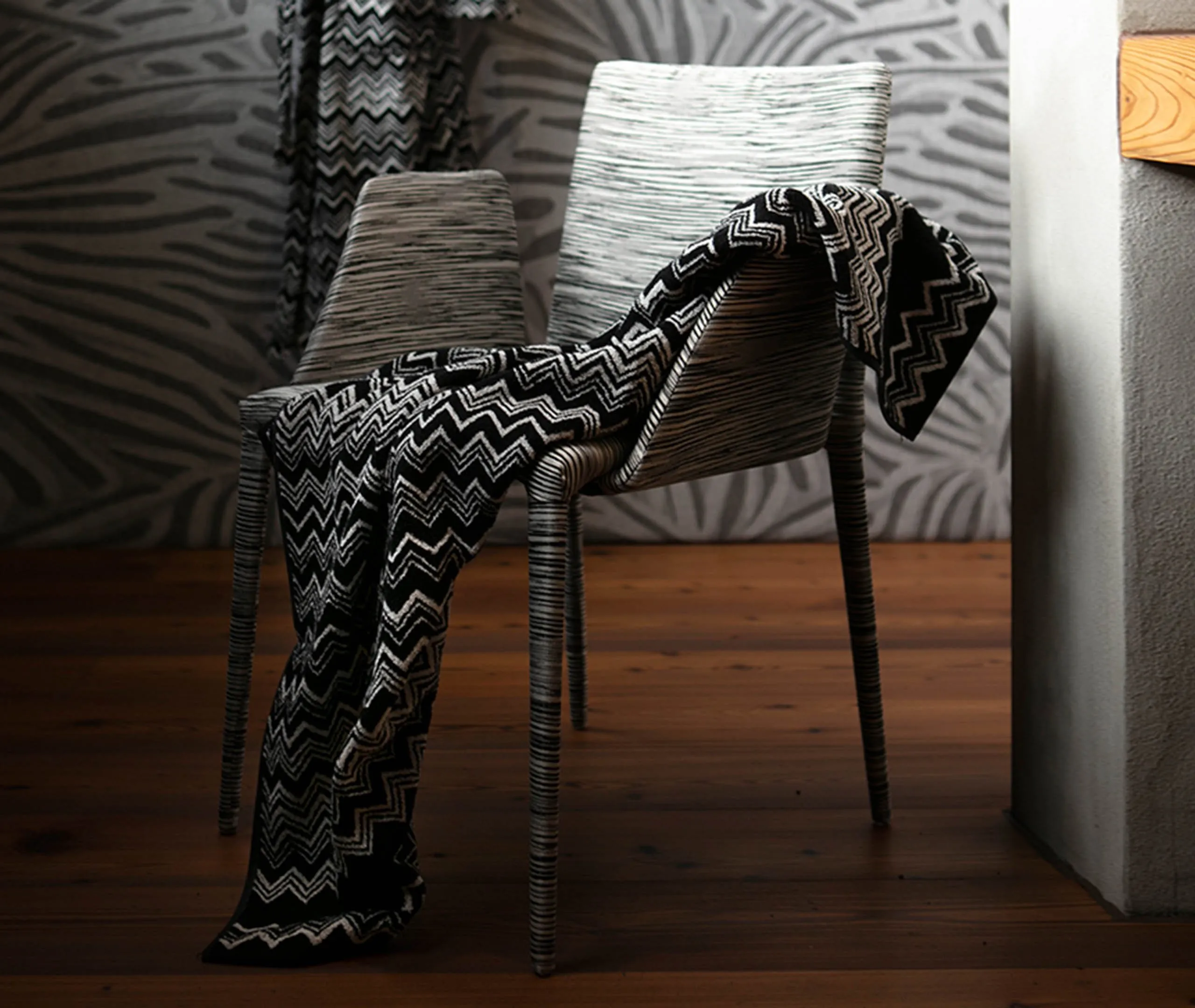 Towel Set with Zigzag Pattern - Black, Cotton