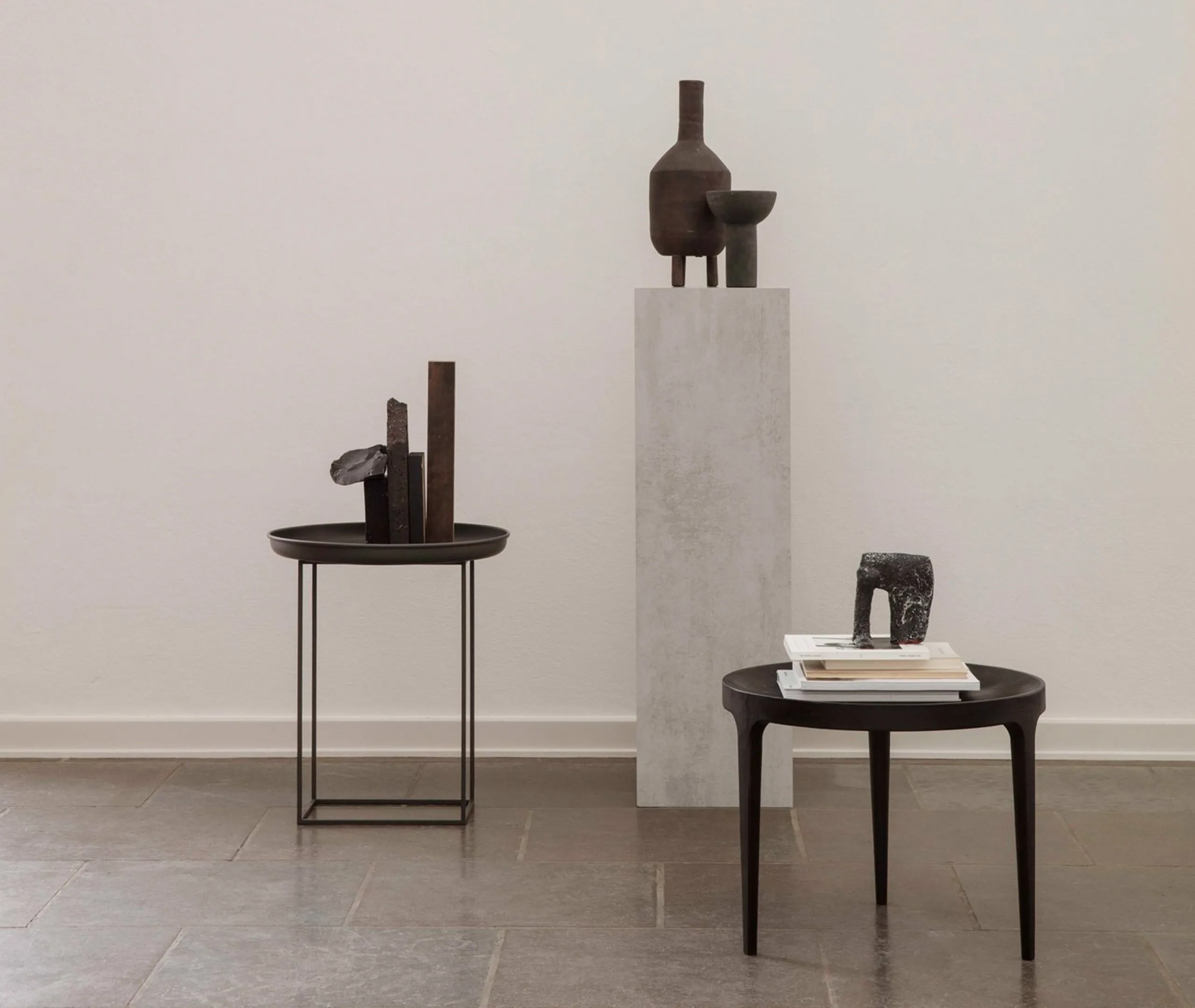 Duke Small Table with Adjustable Height - Black