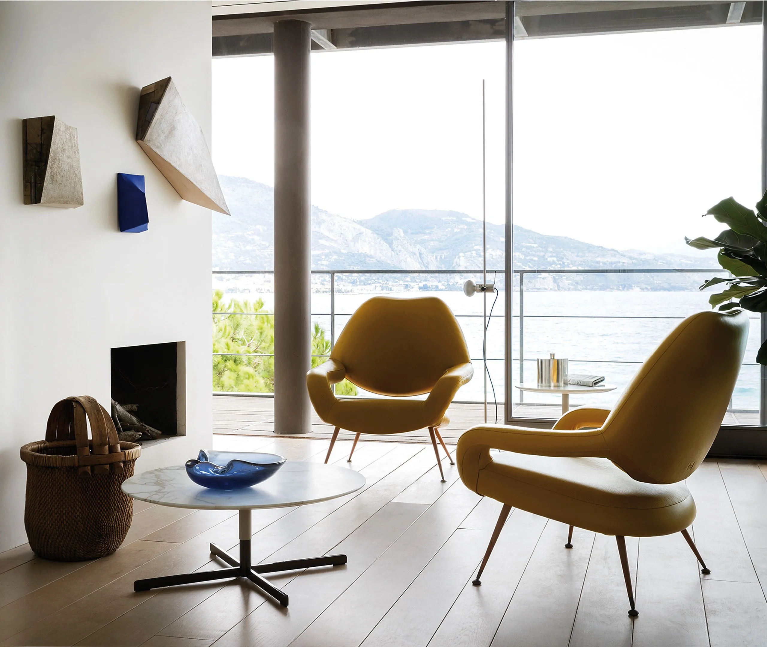 Curved Shell Armchair - Yellow, Leather