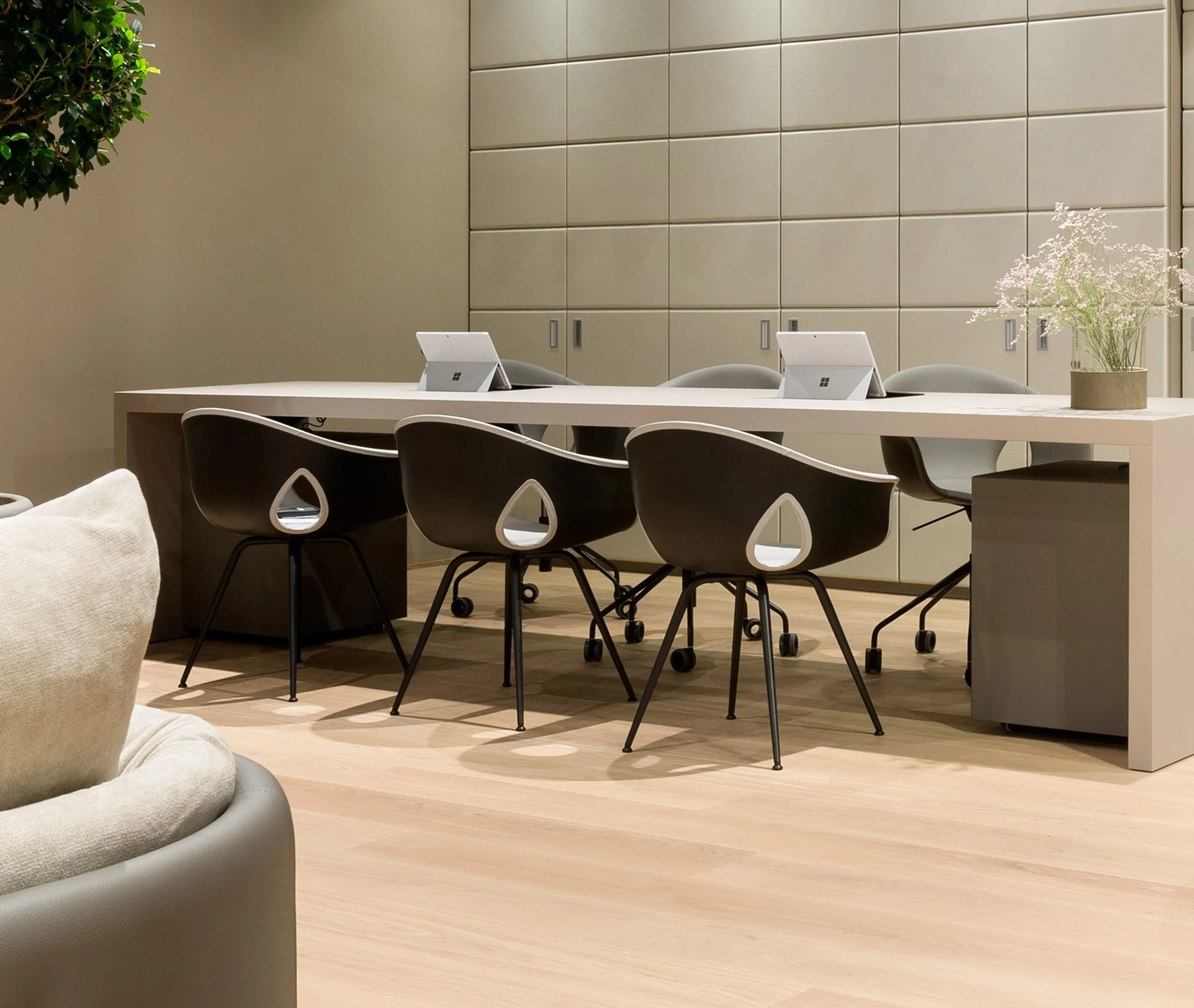 Ginger Ale Chair Four Legs Base - White, Leather