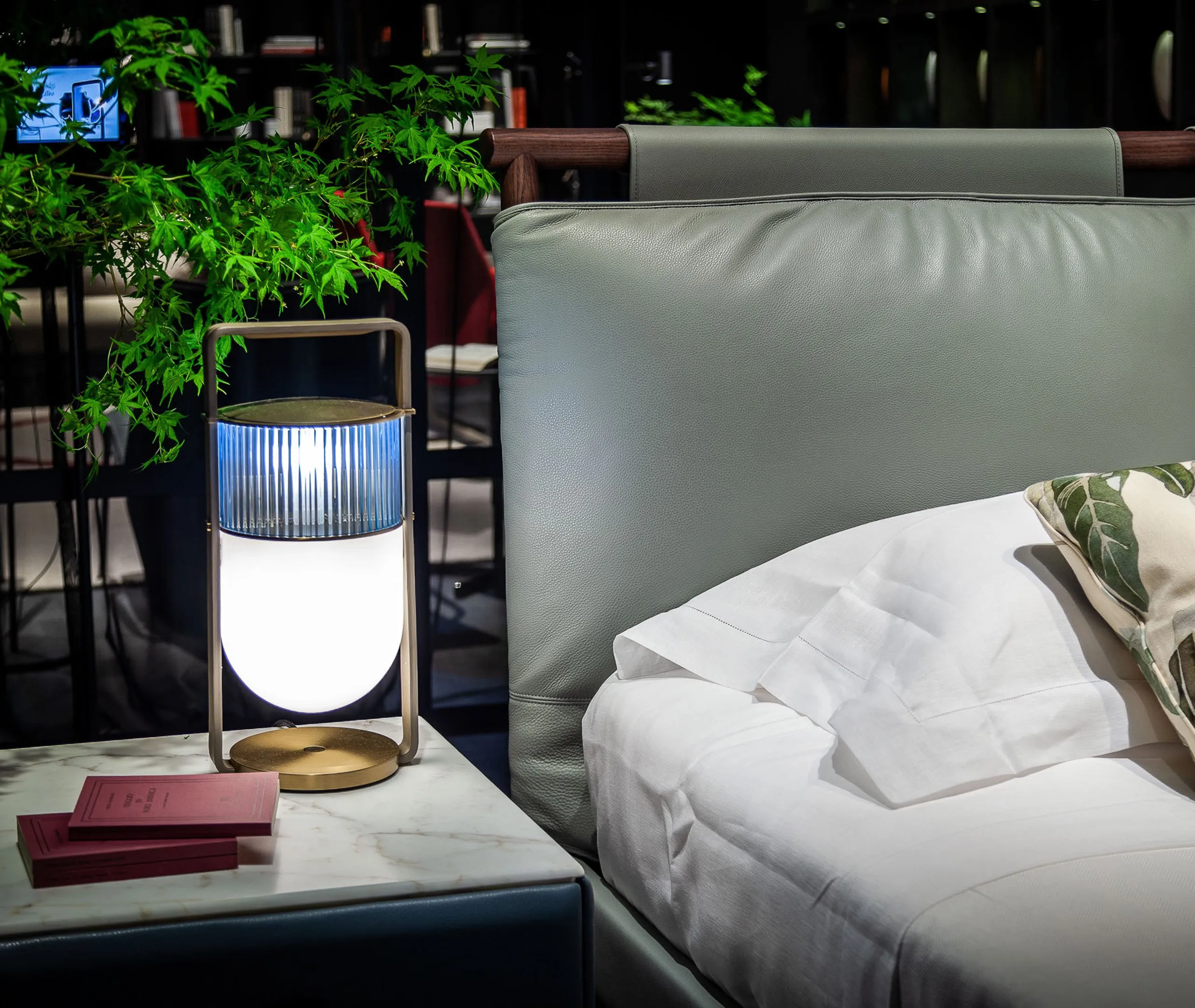 Xi Table Lamp with Dimmer - Fumé, Blown Glass