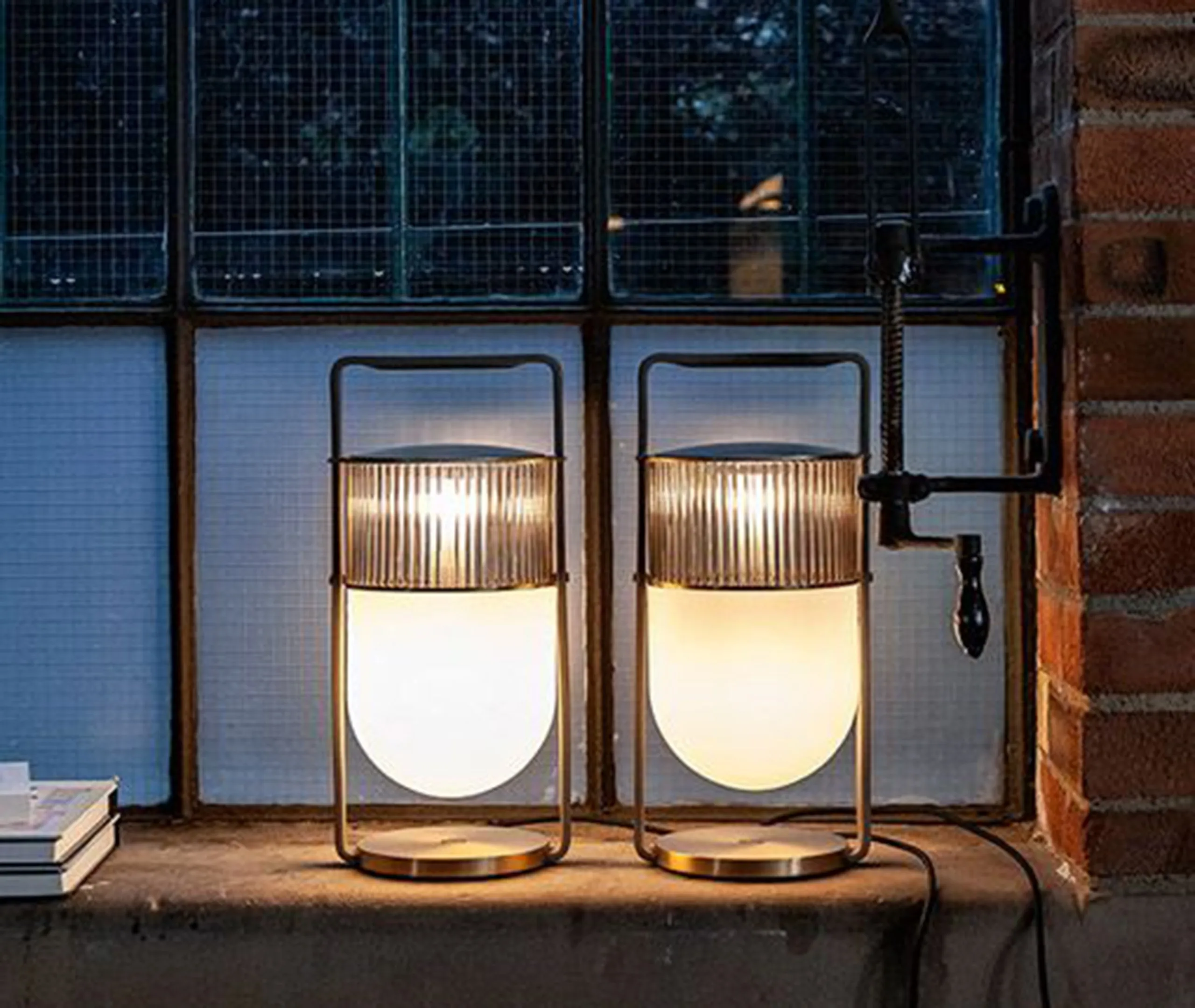 Xi Table Lamp with Dimmer - Fumé, Blown Glass