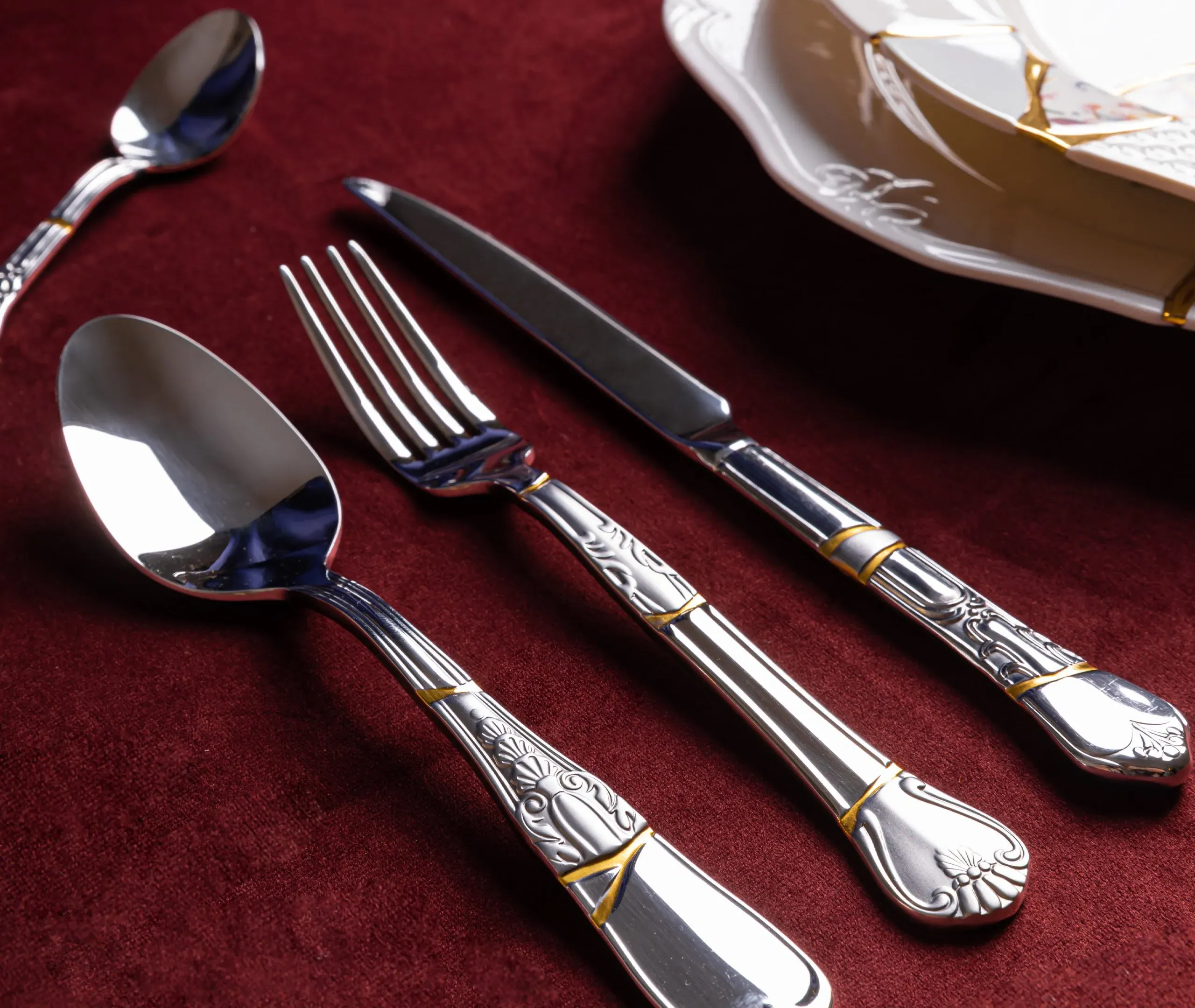 4-Piece Cutlery Set with Gold Veins - Steel