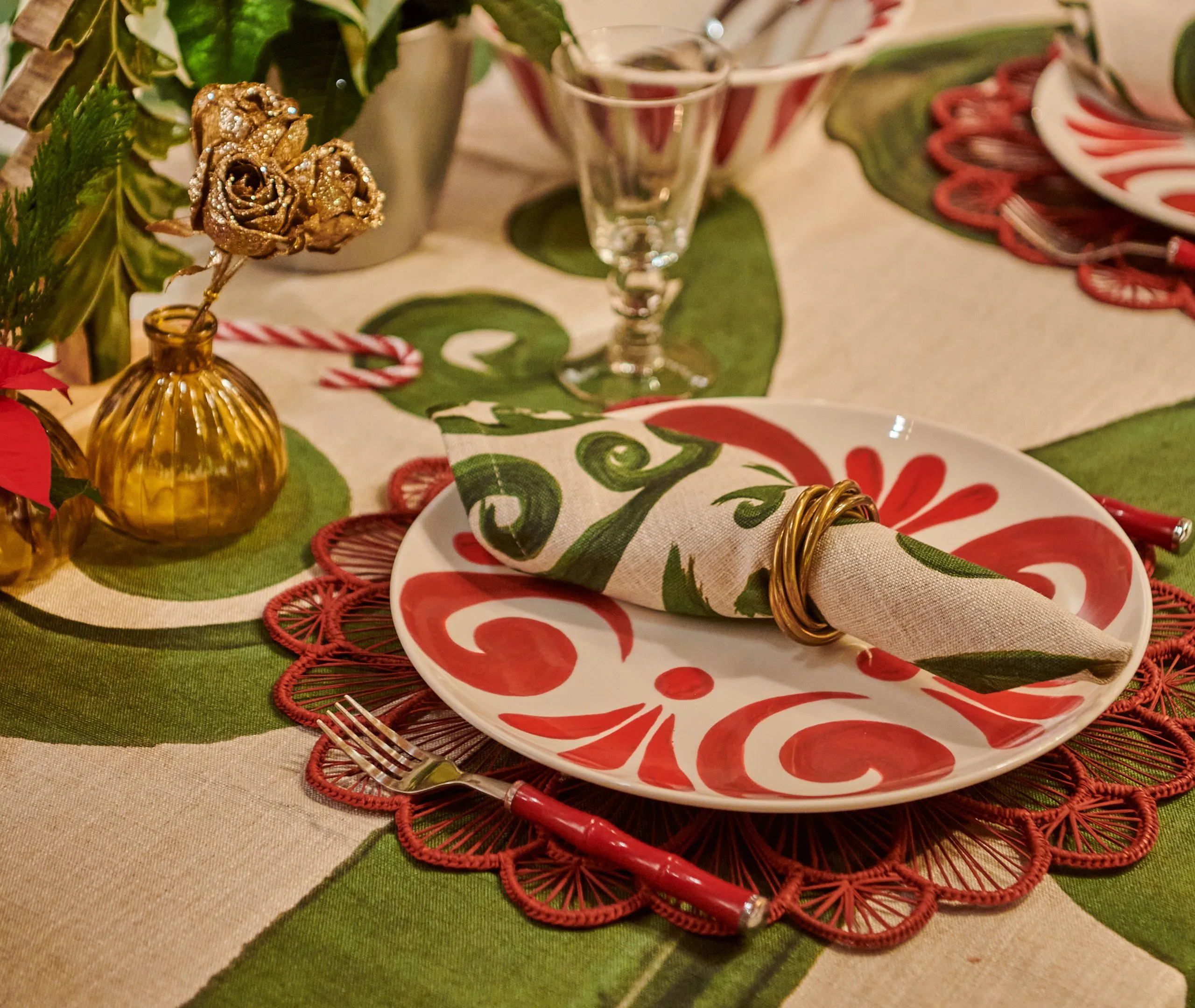 Kallos Dinner Plate - Red, Porcelain