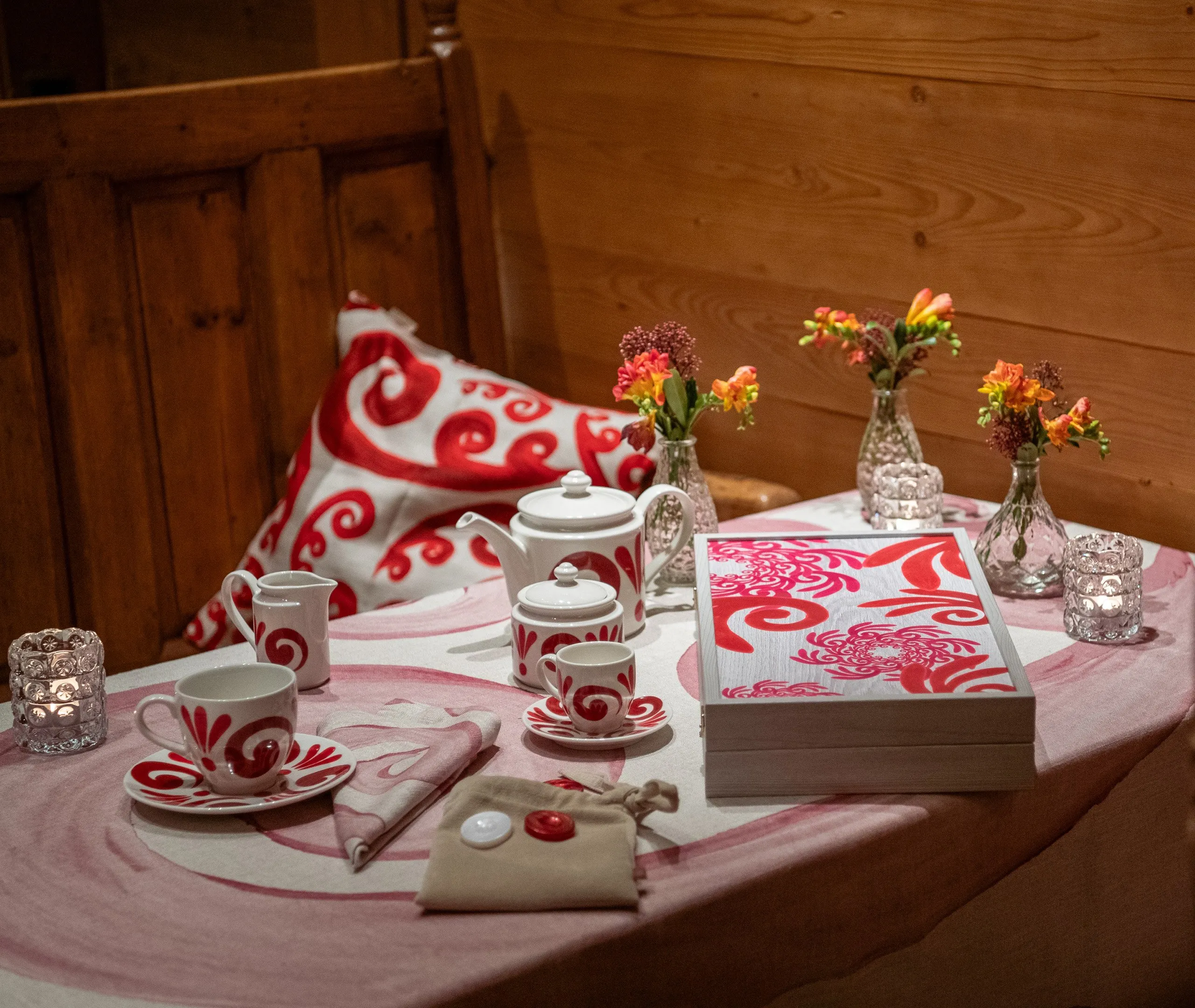 Tea Set with Hand-Painted Design - Red, Porcelain