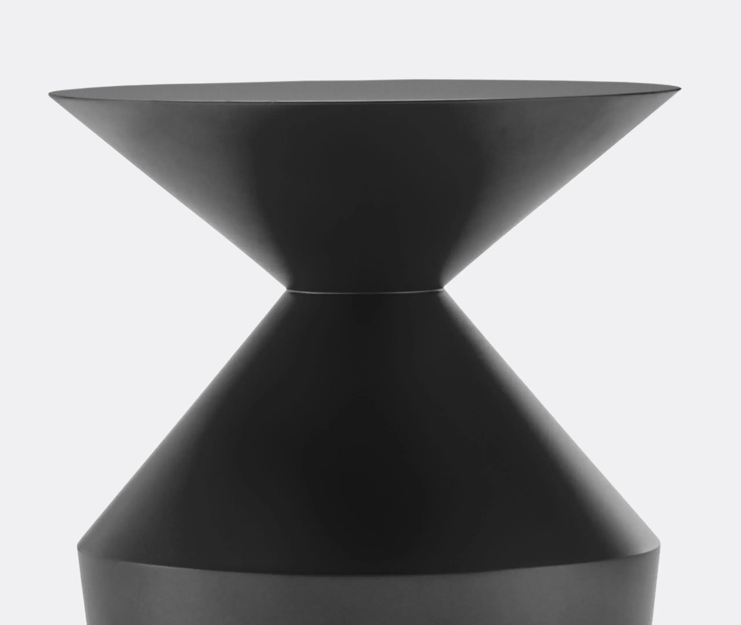 Round Occasional Table Model O - Black