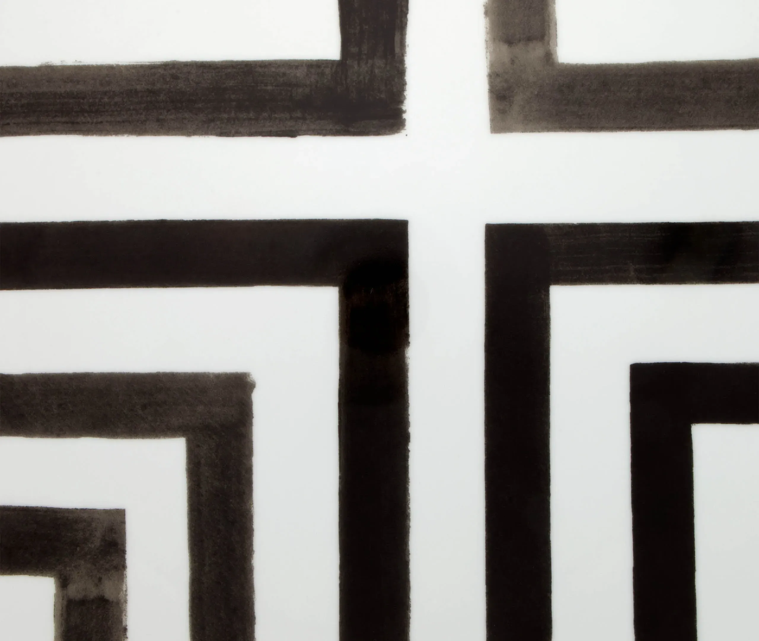 Sol Y Sombra Charger Plate - Black, White