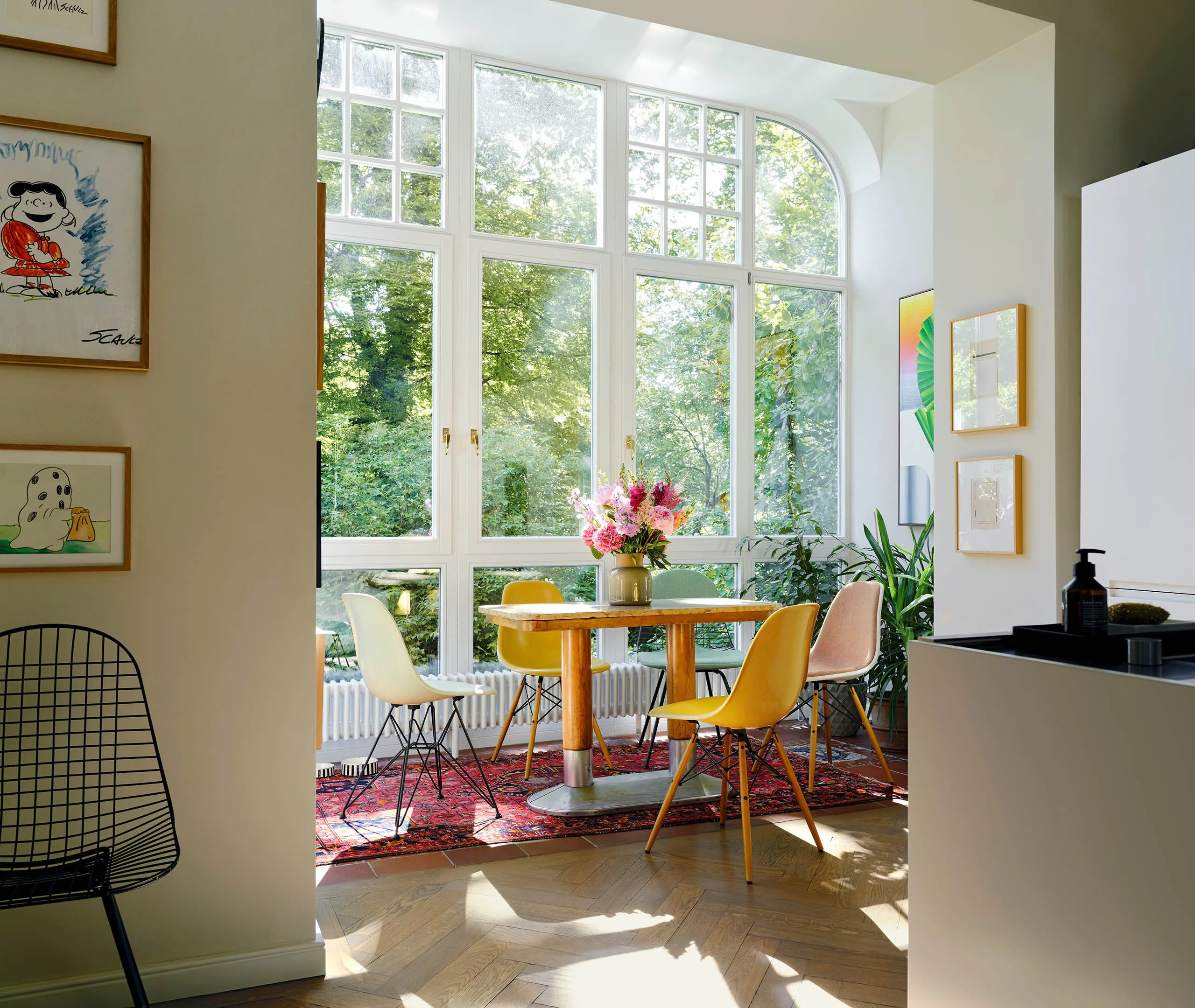 Charles & Ray Eames DSW Chair - White, Maple