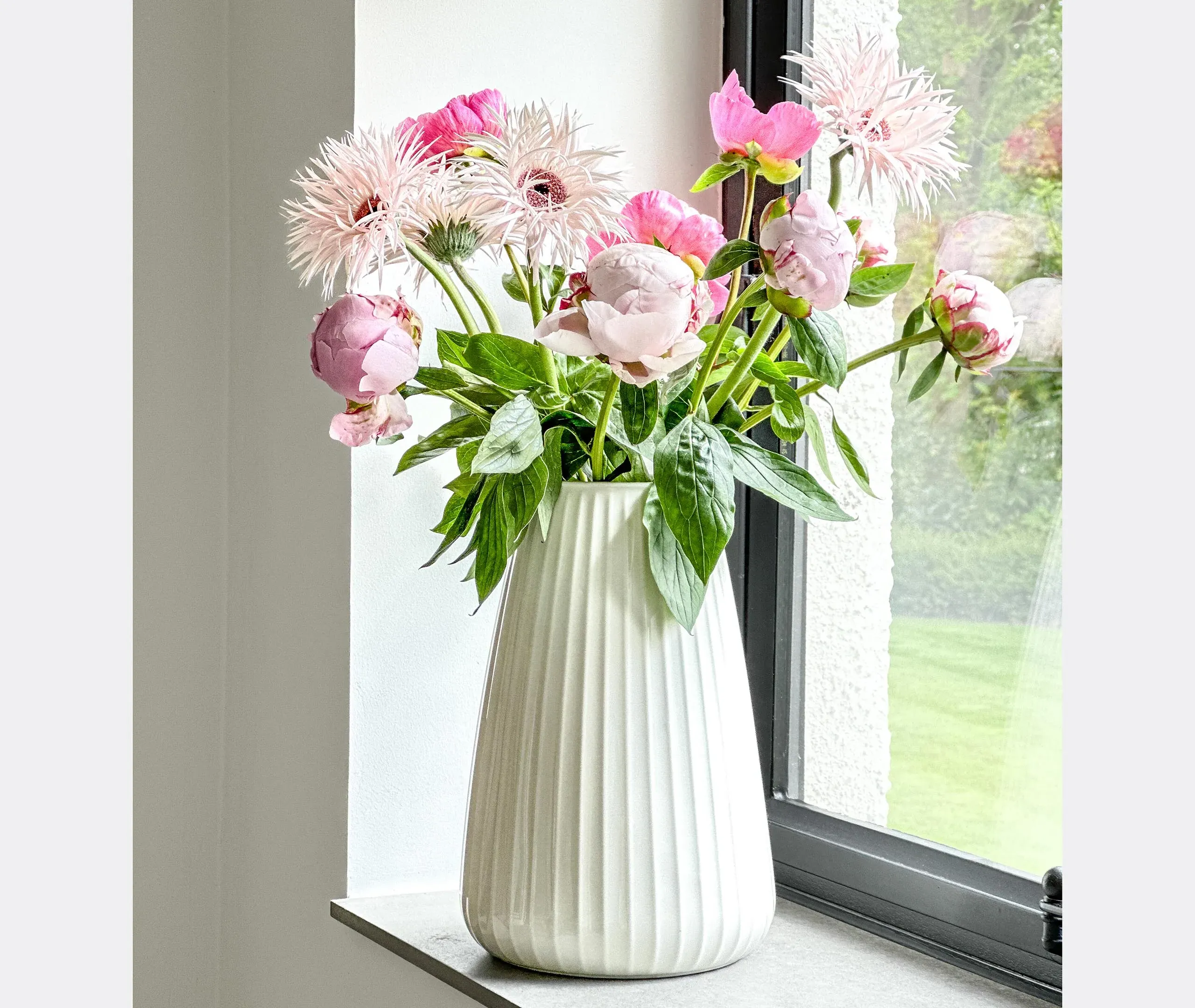 Medium Vase with Stripes - Cream, Ceramic