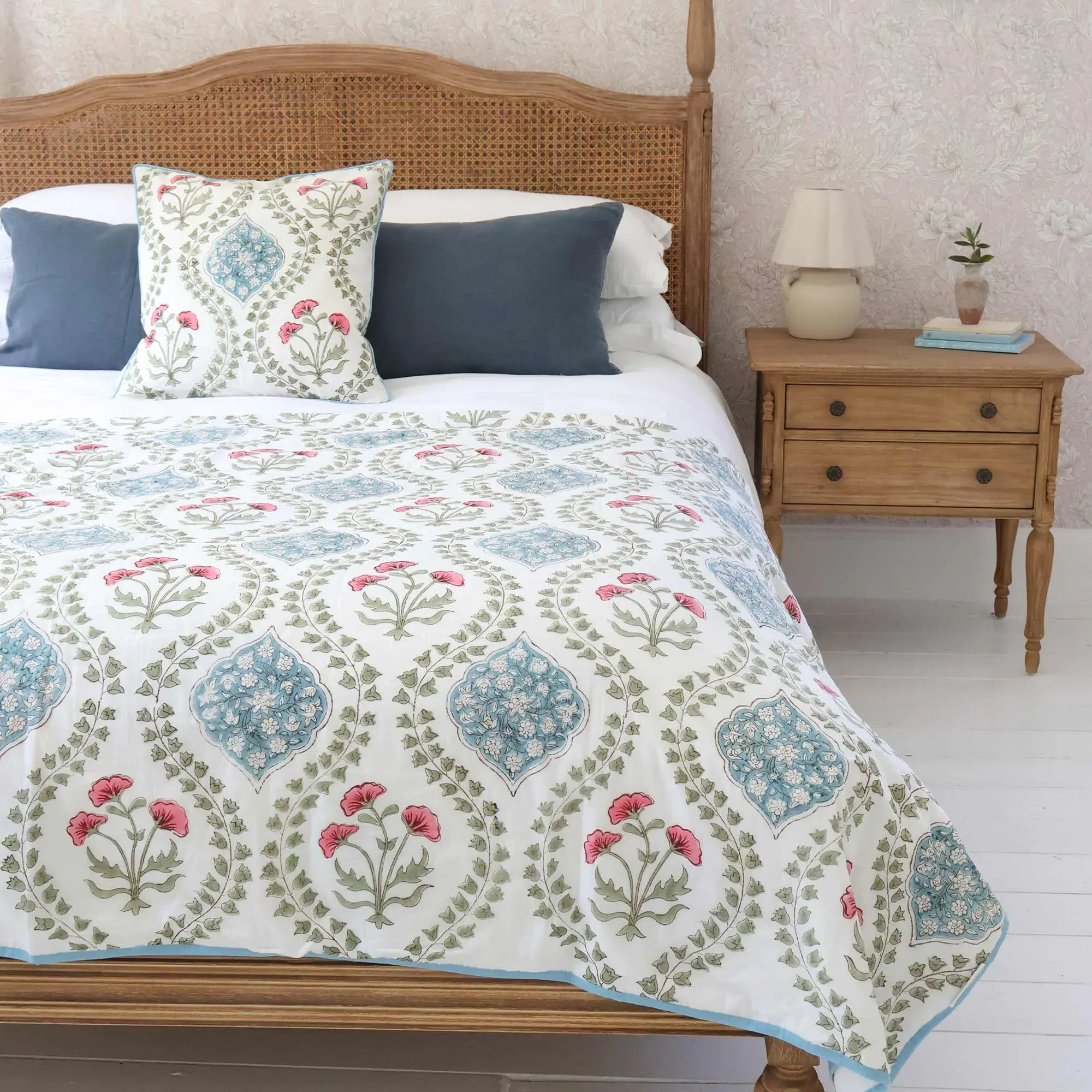 Rose Buta Trellis Large Bedspread - Cotton product