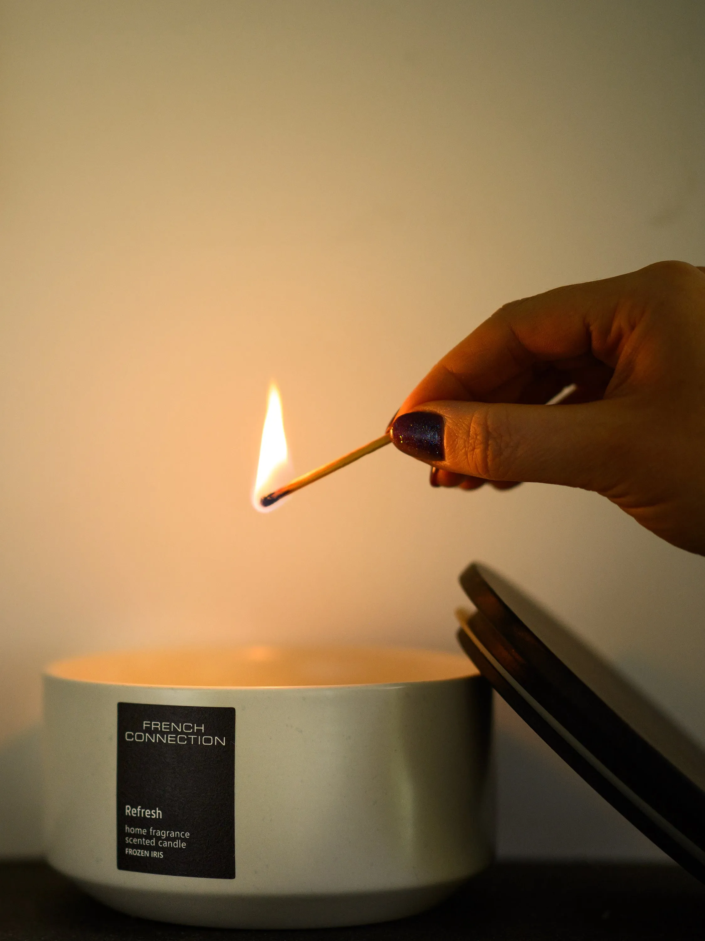 Sanctuary Refresh Candle 396g - White, Stone