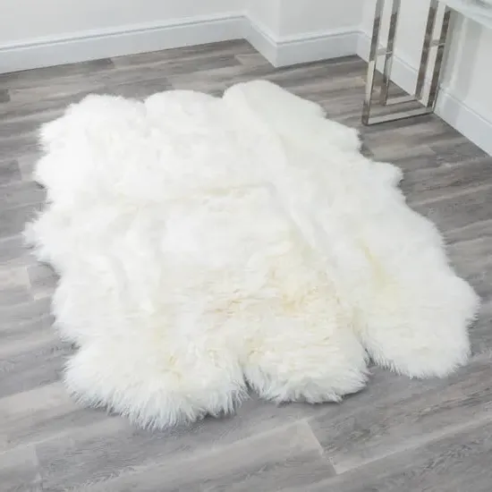 Ladson Sextuple Sheepskin Rug - White
