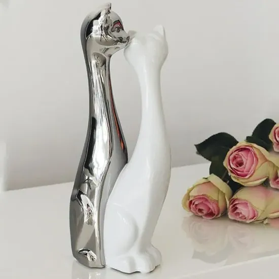 Moline Ceramics Couple Cat Kiss Sculpture - Silver image