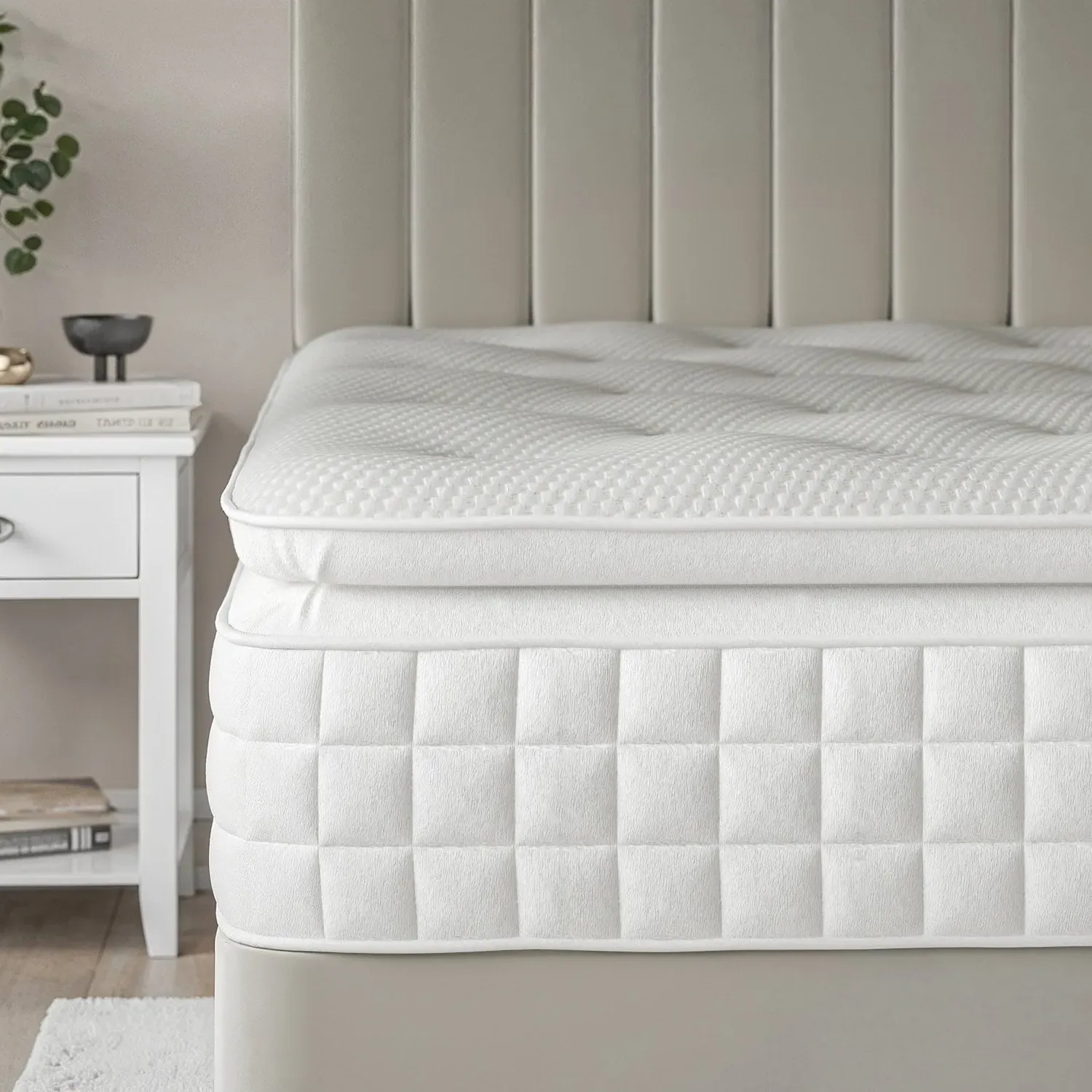 Double 1000 Pocket Sprung Pillow Top Mattress - White product