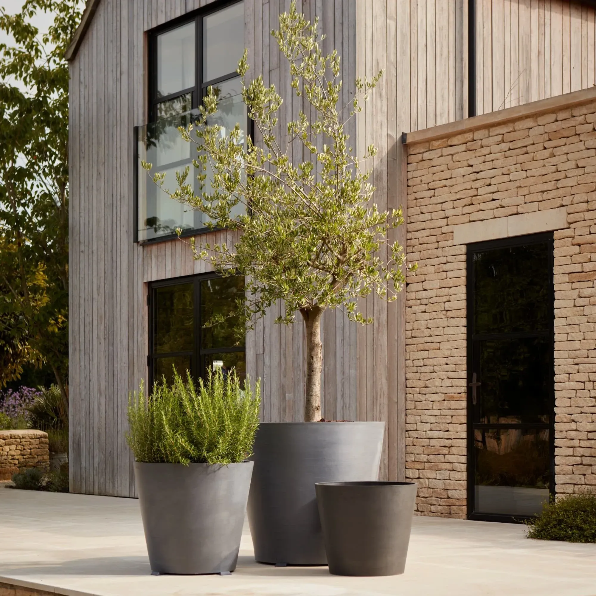 Round Plant Pot with Drainage - Grey, Plastic