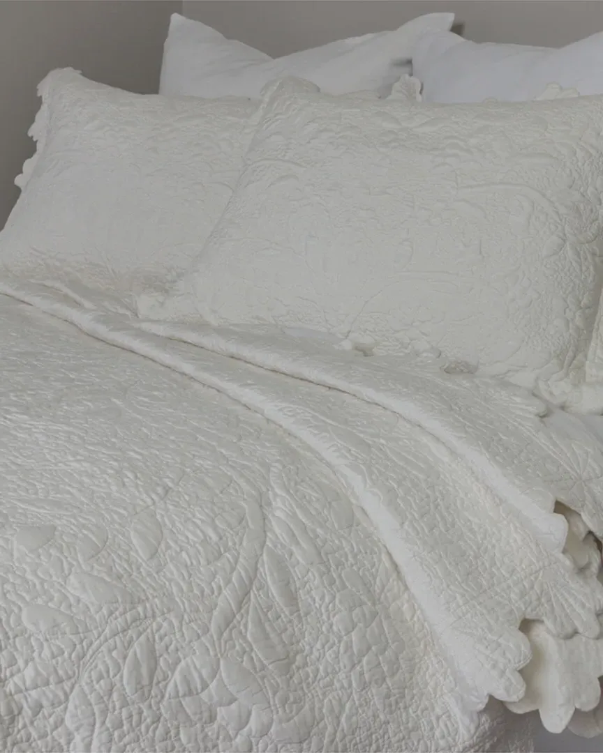 Shantoon Quilt - Antique White, Bamboo Rayon image