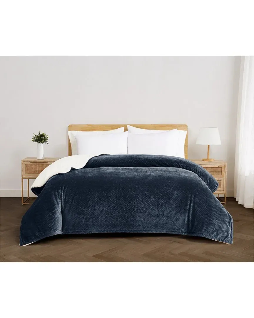 Carved Fluffy Blanket - Blue, Polyester image