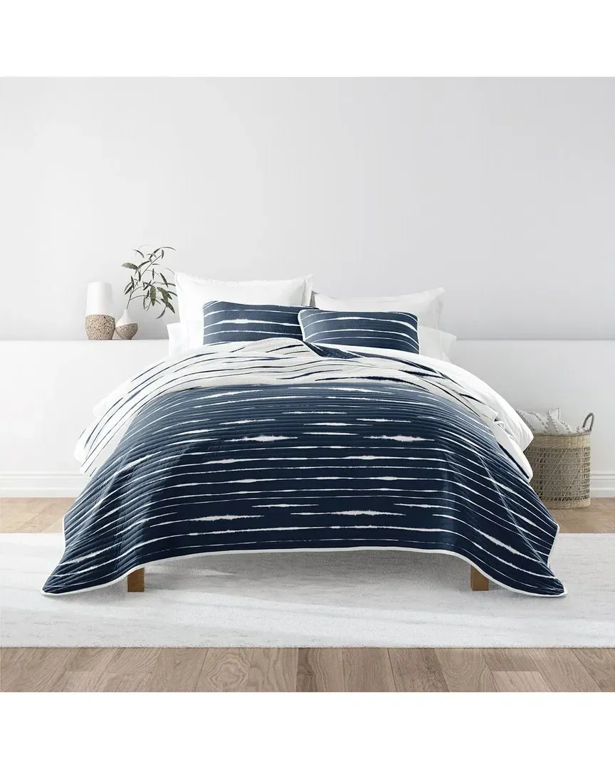 All Season Horizon Lines Reversible Quilt Set - Navy