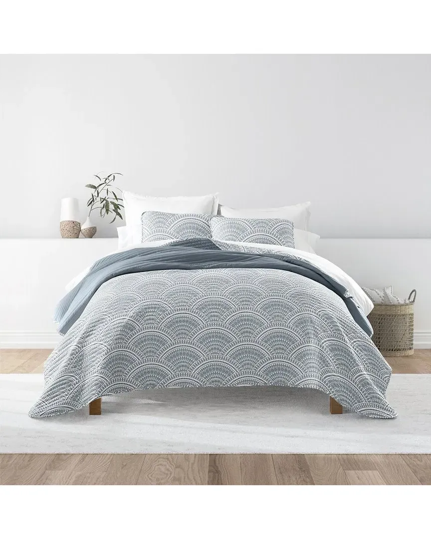 All Season Scallop Reversible Quilt Set - Blue image