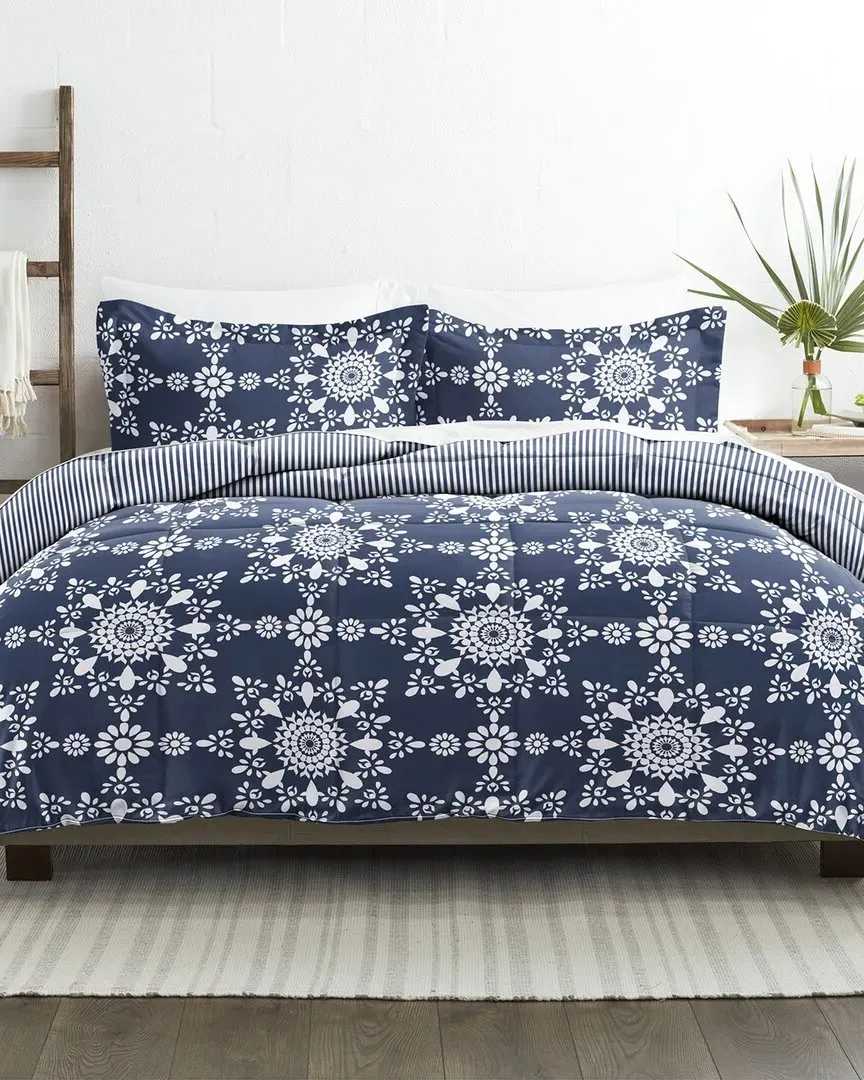 Daisy Medallion Reversible Down-Alternative Comforter - Navy image
