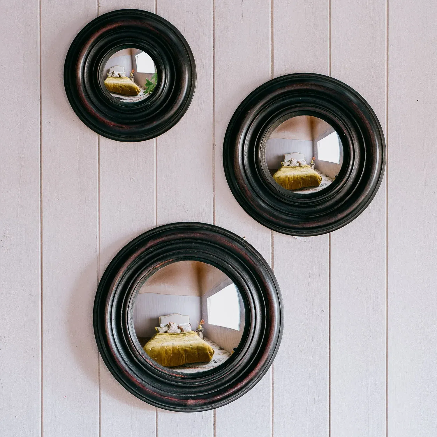 Antiqued Large Round Convex Wall Mirror - Black