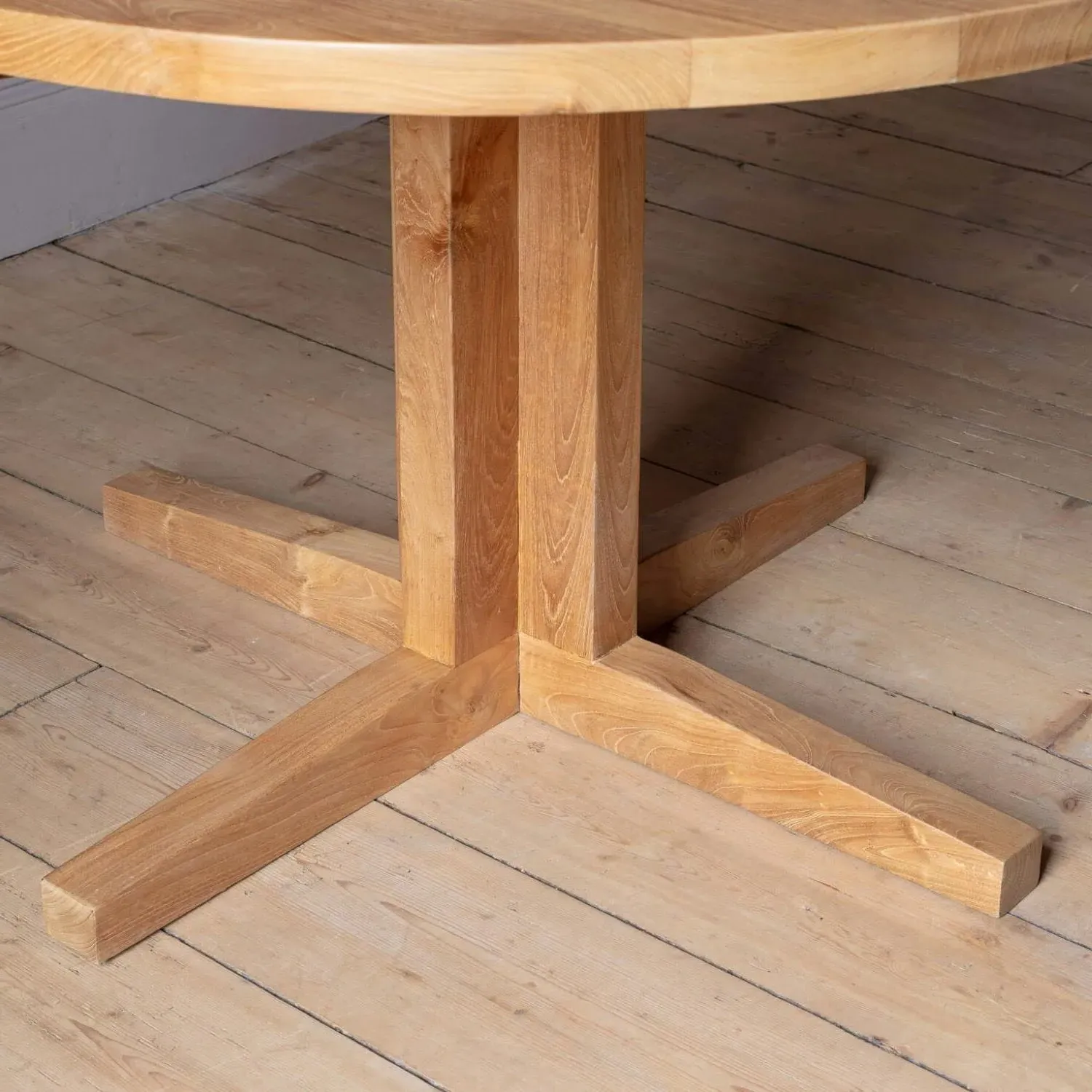 Boe 4-Seater Round Dining Table - Teak