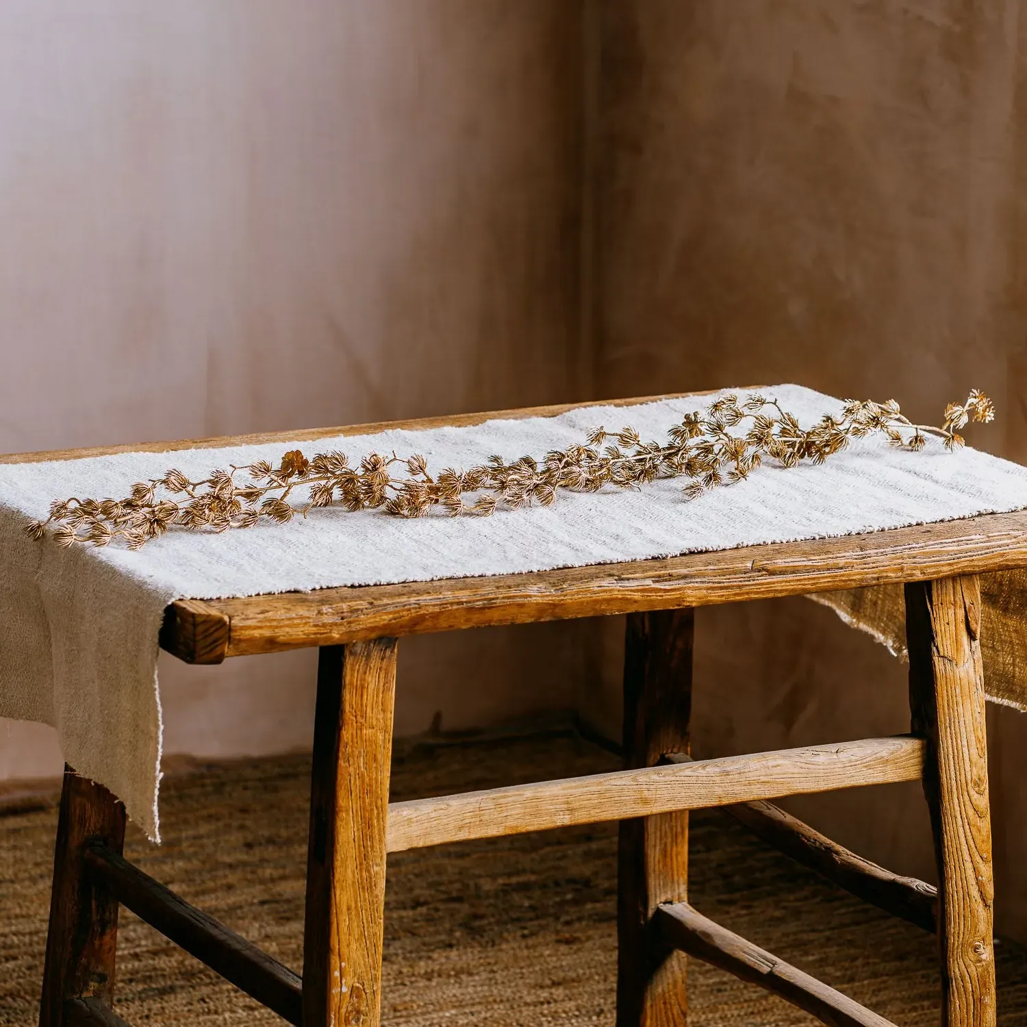 Ditsy Gold Pine Garland - Gold image