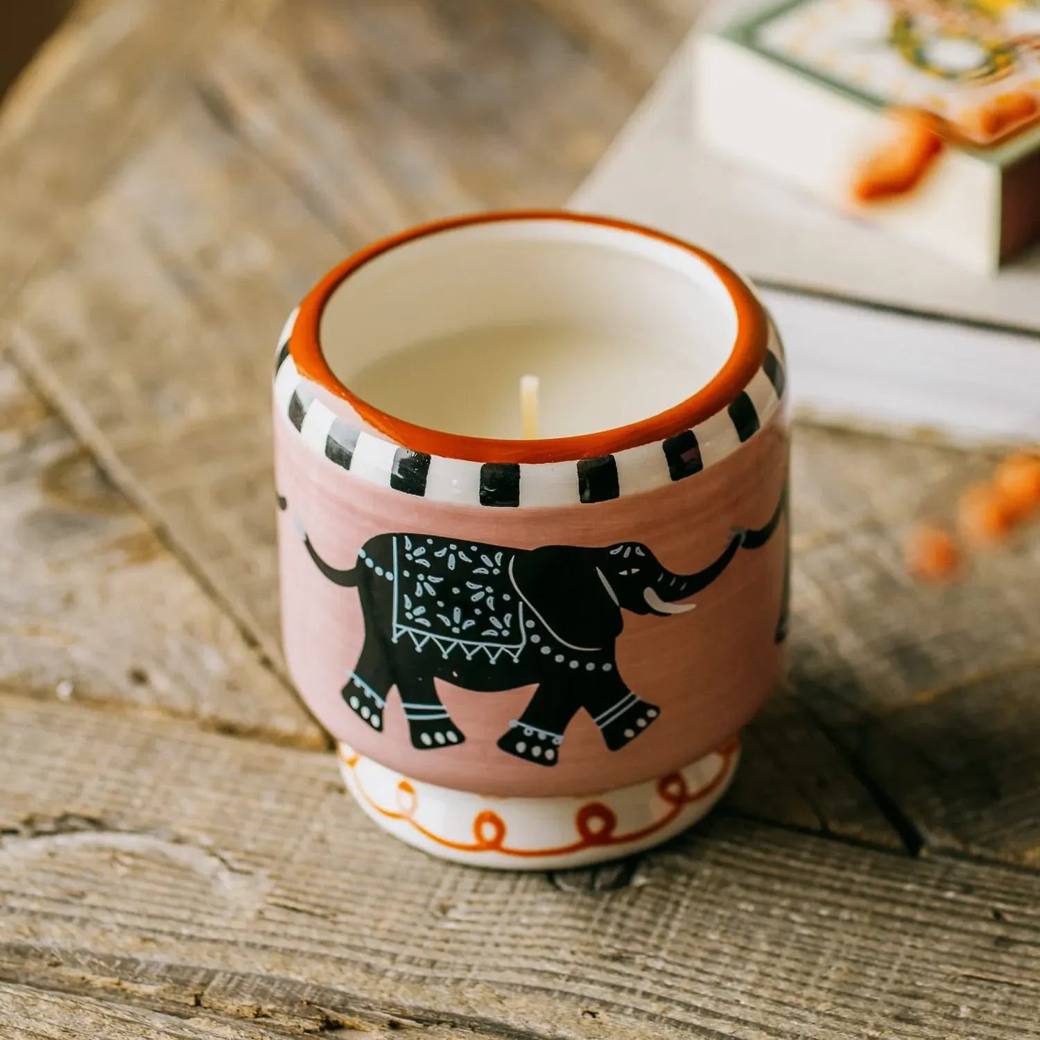 Elephant Ceramic Tobacco & Vanilla Candle - Ceramic image