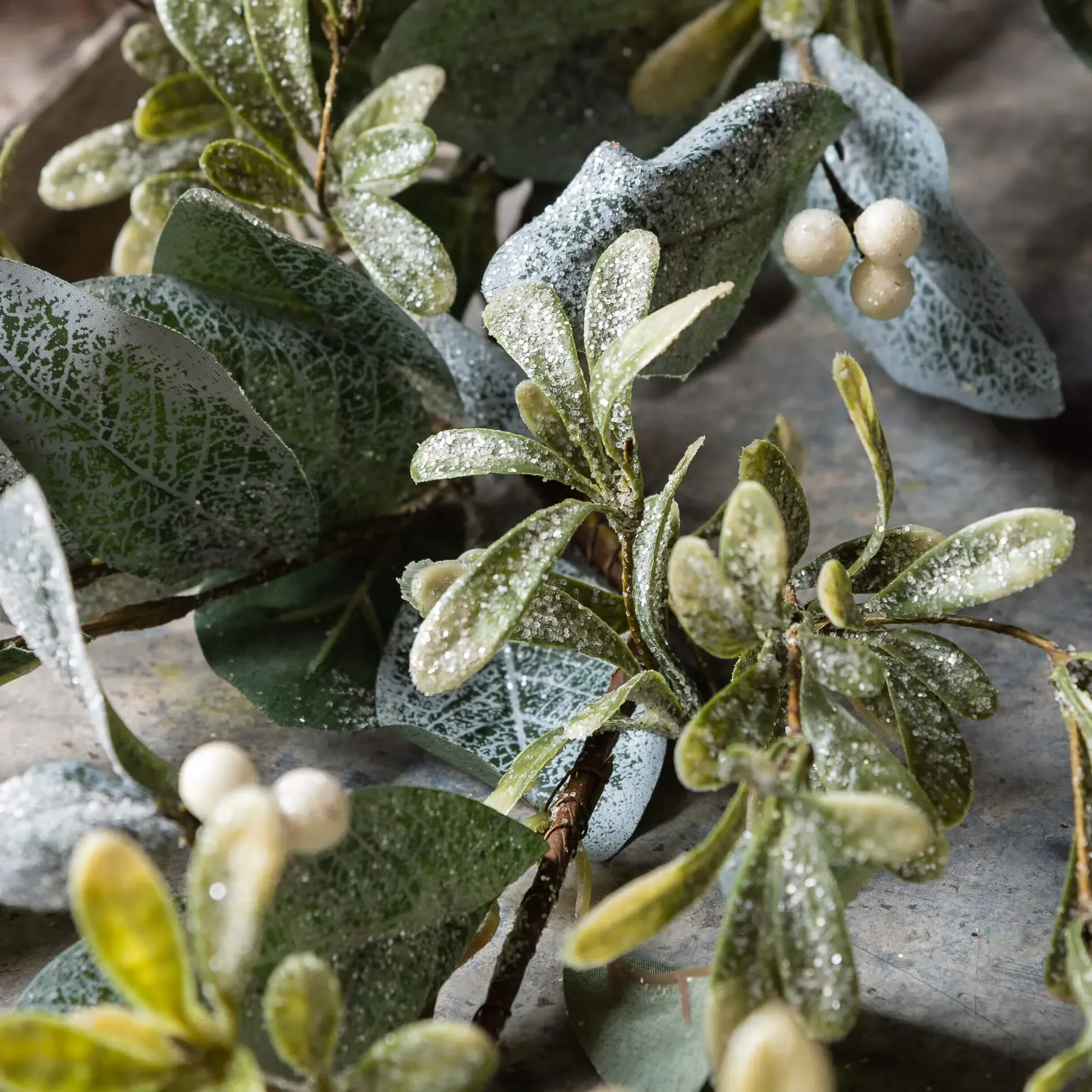 Frost Laurel Mistletoe Garland - Green