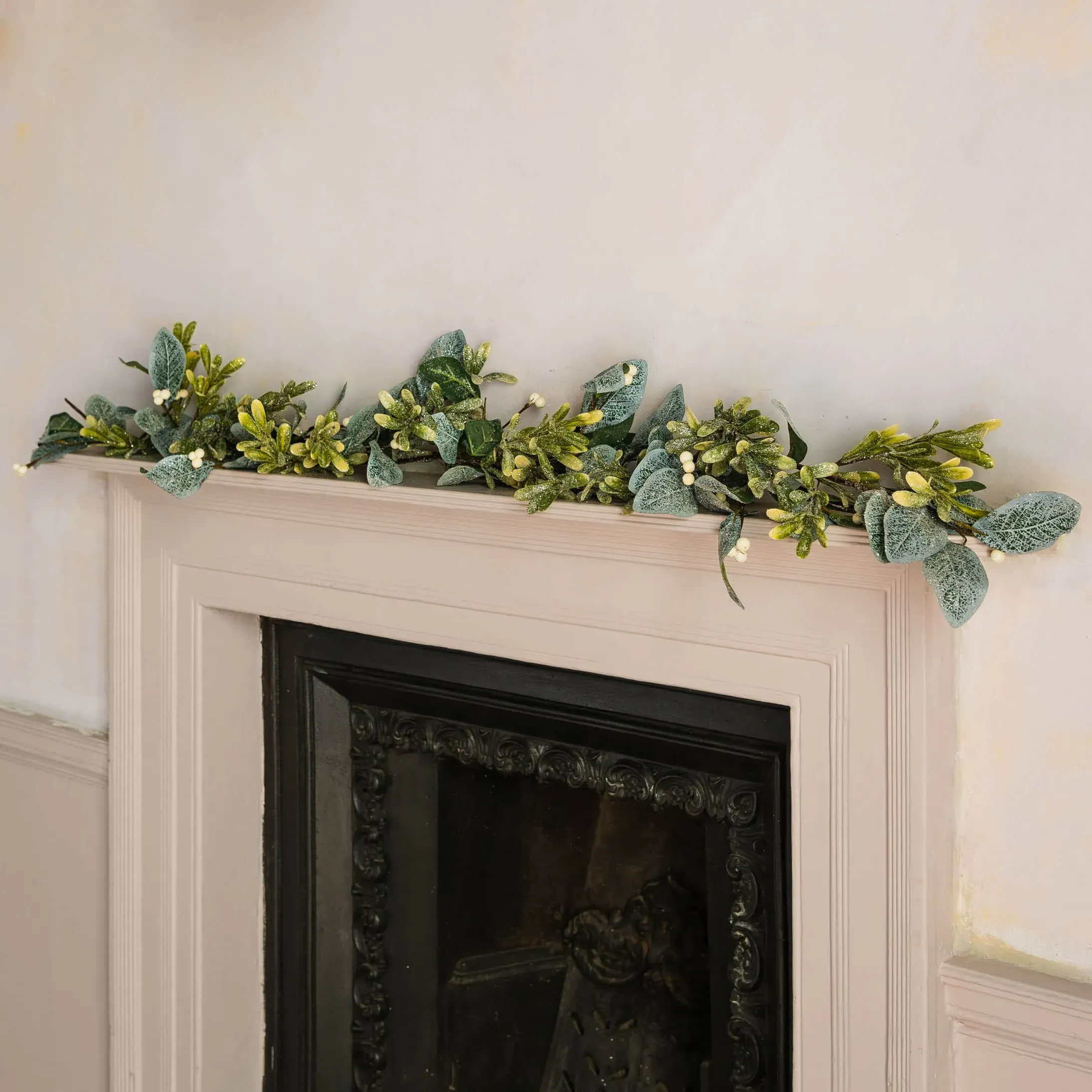 Frost Laurel Mistletoe Garland - Green image