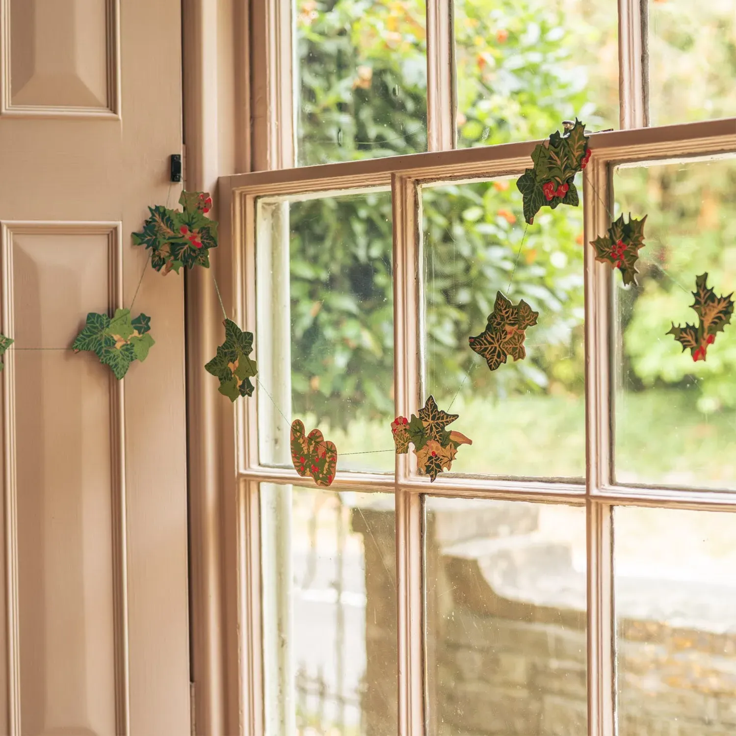 Holly & Ivy Garland - Paper image