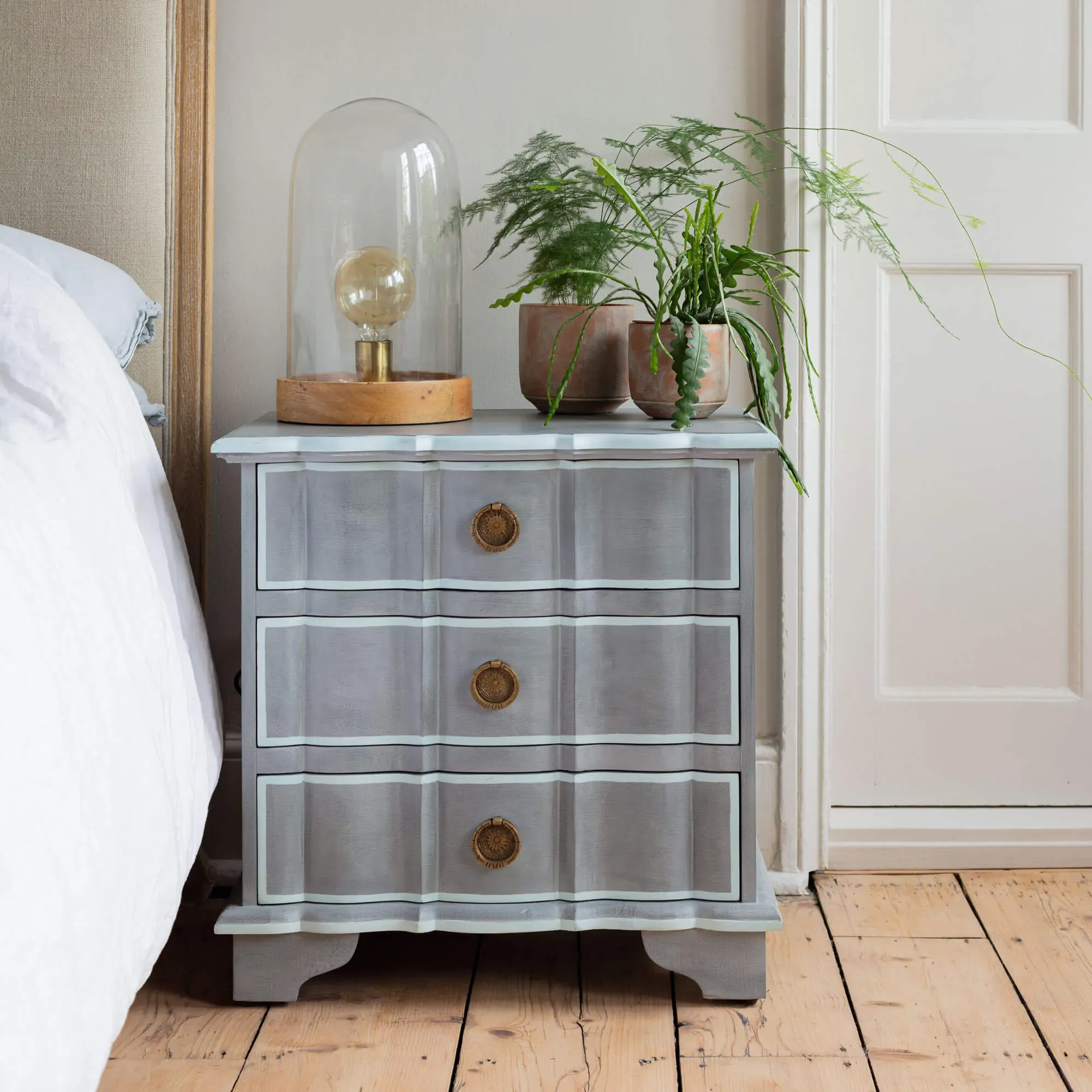 Ile De Re 3-Drawer Bedside Table - Grey, Mango Wood