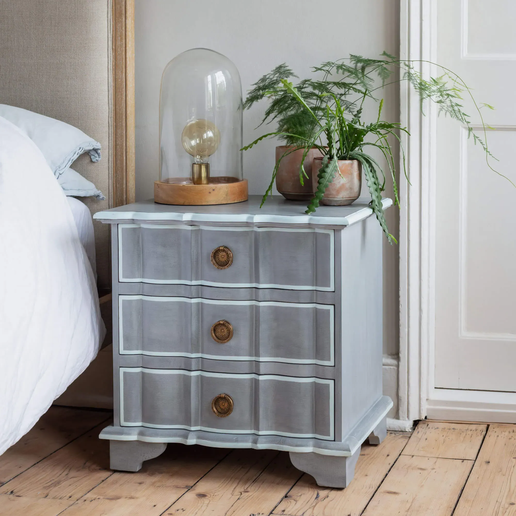 Ile De Re 3-Drawer Bedside Table - Grey, Mango Wood image