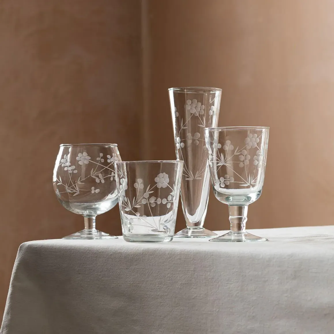 Leaf Wine Glass - Clear image