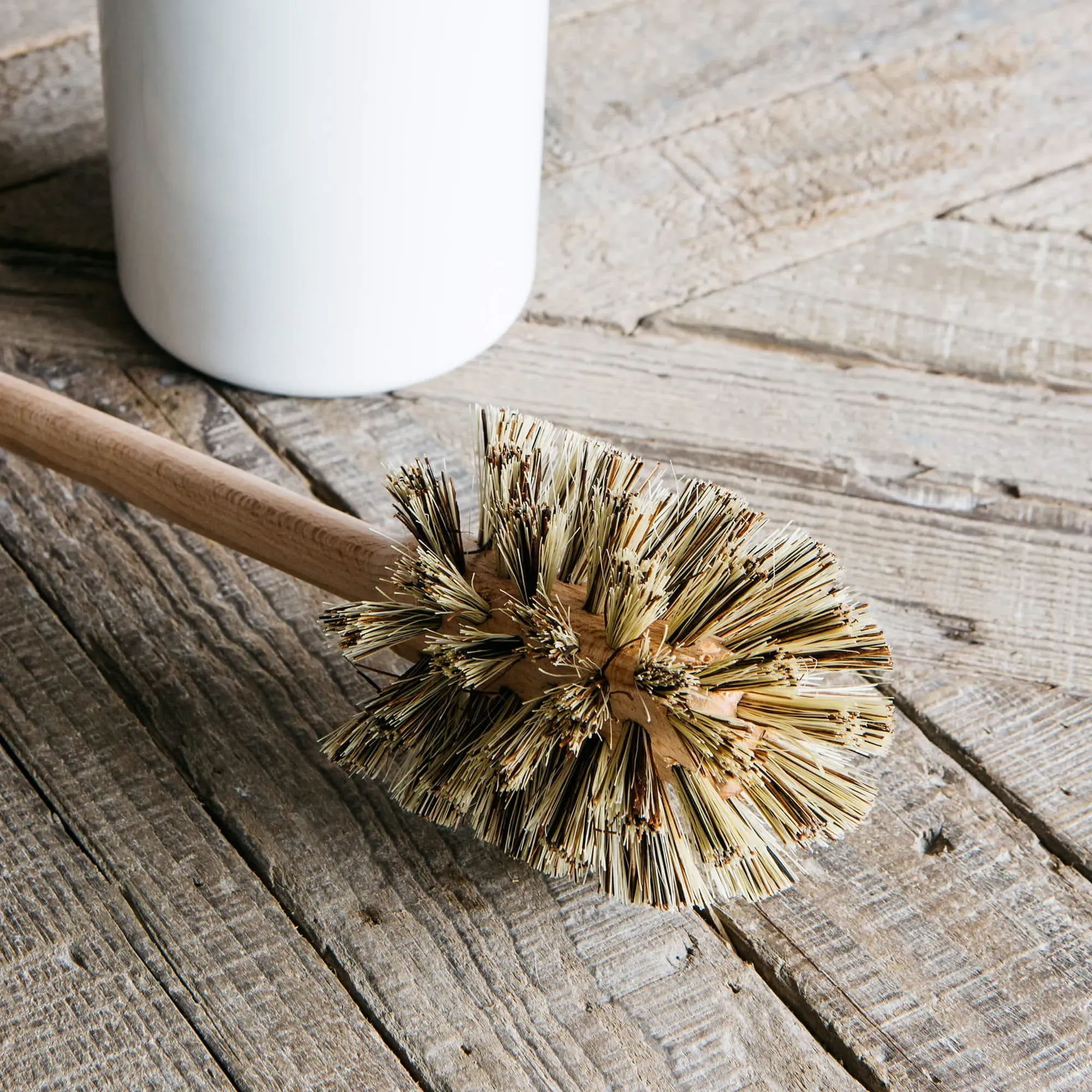 Loo Brush in Enamel Pot - White, Enamel